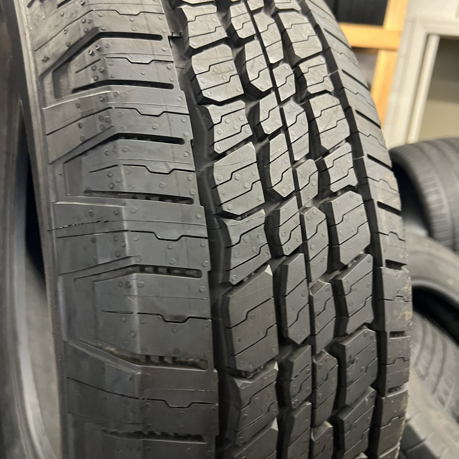 Set Of 2 Tires New Michelin LTX Trail 265/70R18 116S D.O.T.3923-4723 10/32 New