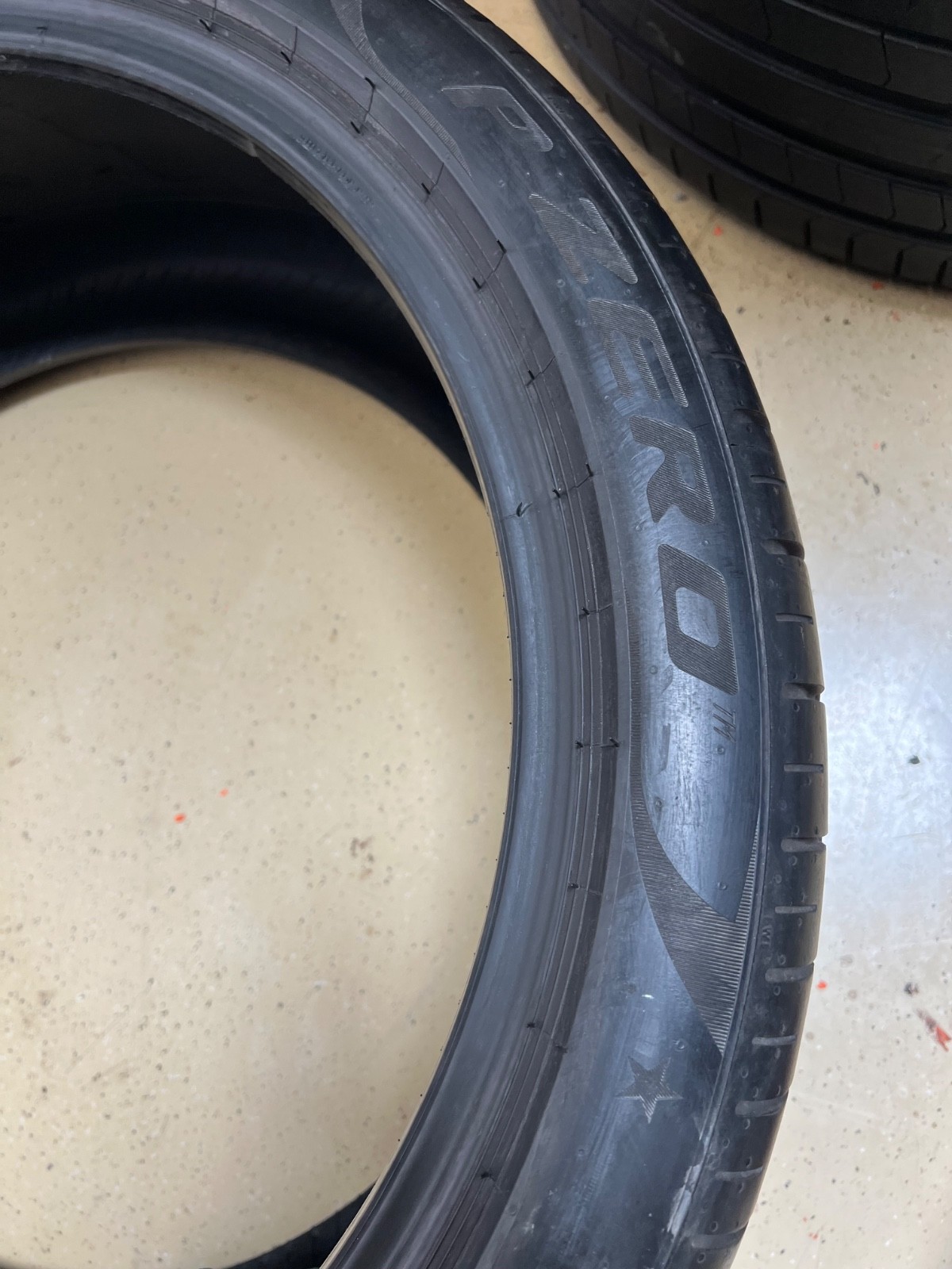 1 – NICE 285/35R21 XL (105Y) Pirelli P Zero PZ4 (*) BMW OEM – 4046