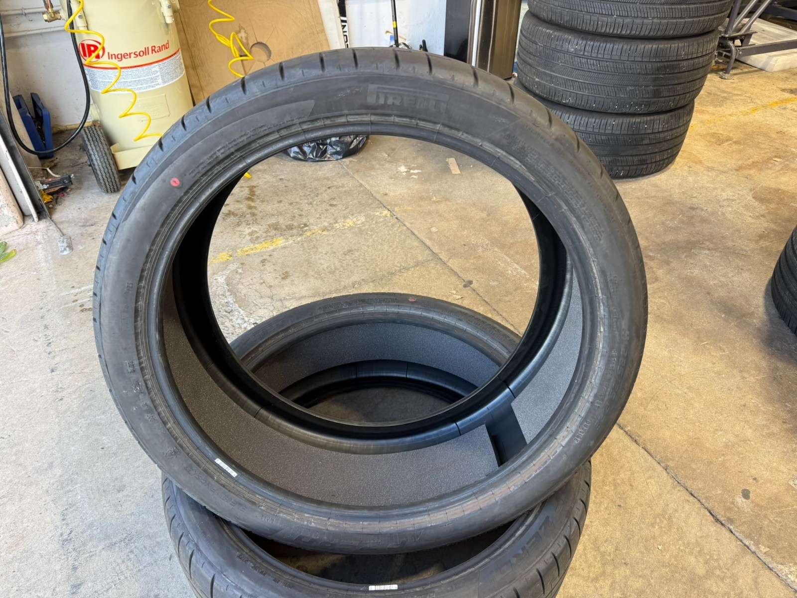 2 Pirelli P ZERO (PZ5) 285/35R23 110Y Ultra High Performance Summer UHP LUCID