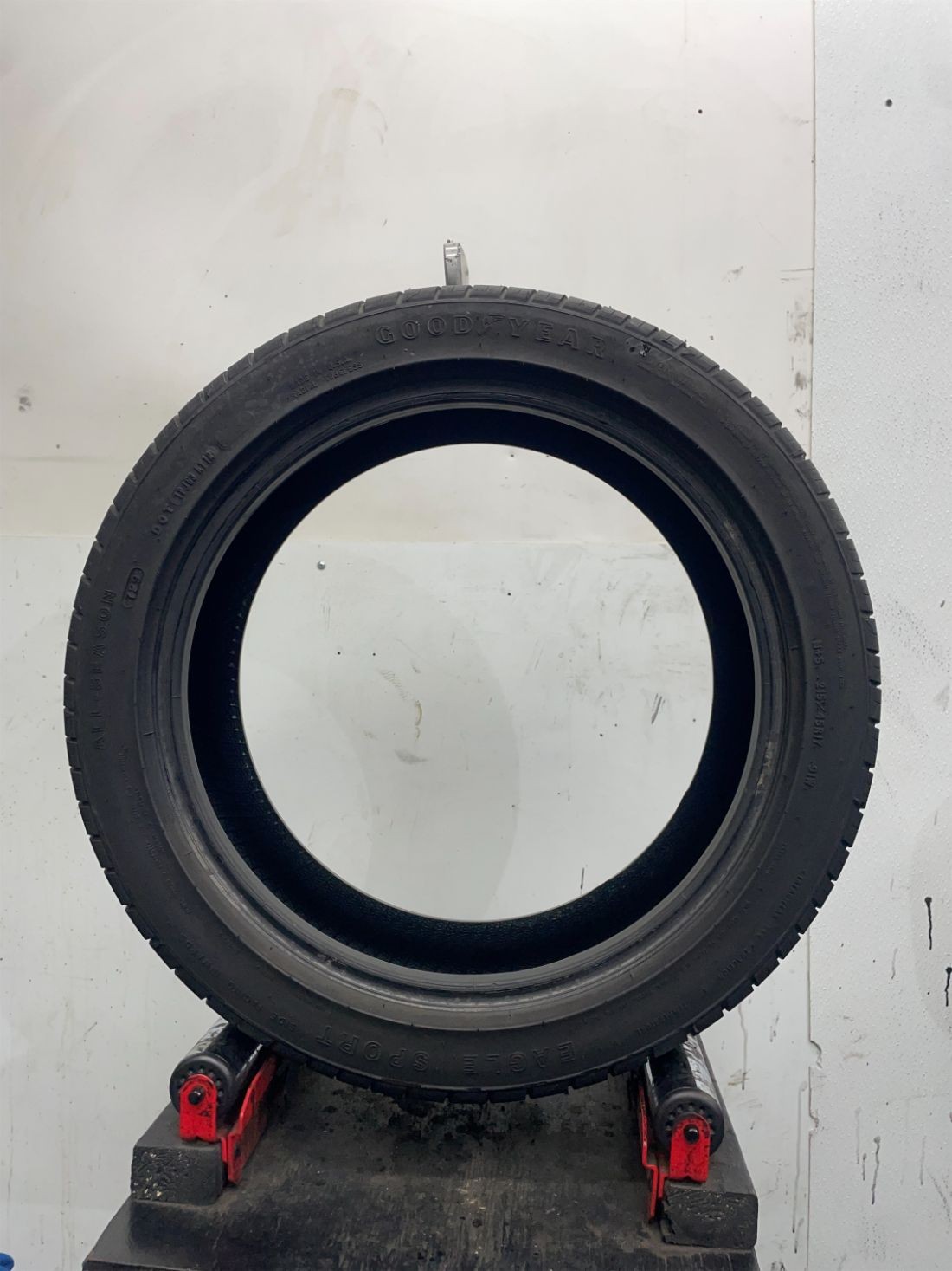 1 Used P215/45R17 Goodyear Eagle Sport All-Season 91 W – 8/32