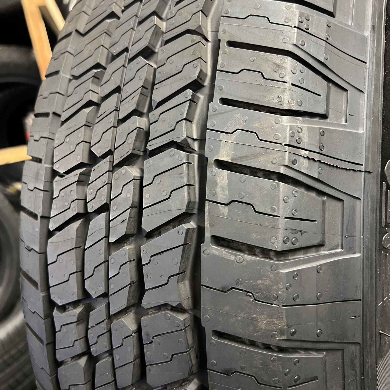 Set Of 2 Tires New Michelin LTX Trail 265/70R18 116S D.O.T.3923-4723 10/32 New