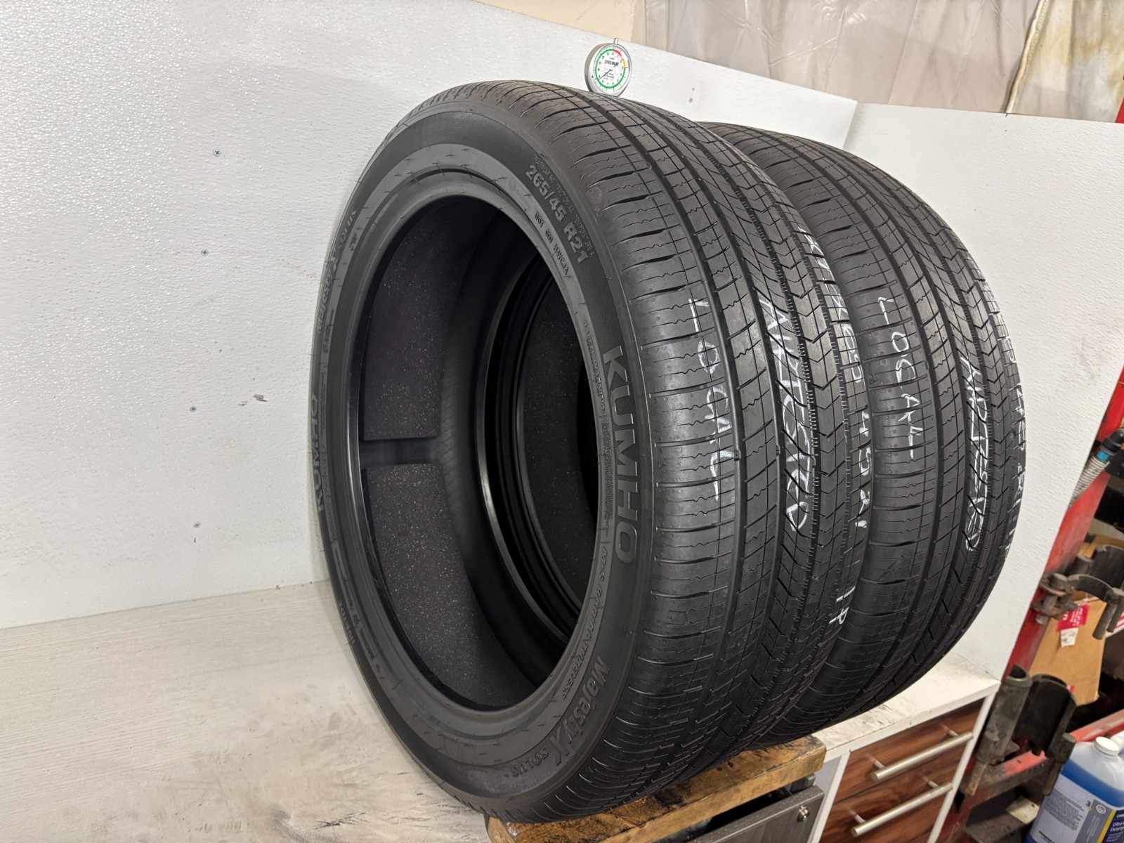 NO SHIPPING ONLY LOCAL PICK UP 2 Tires 265 45 21 Kumho Majesty X Solus