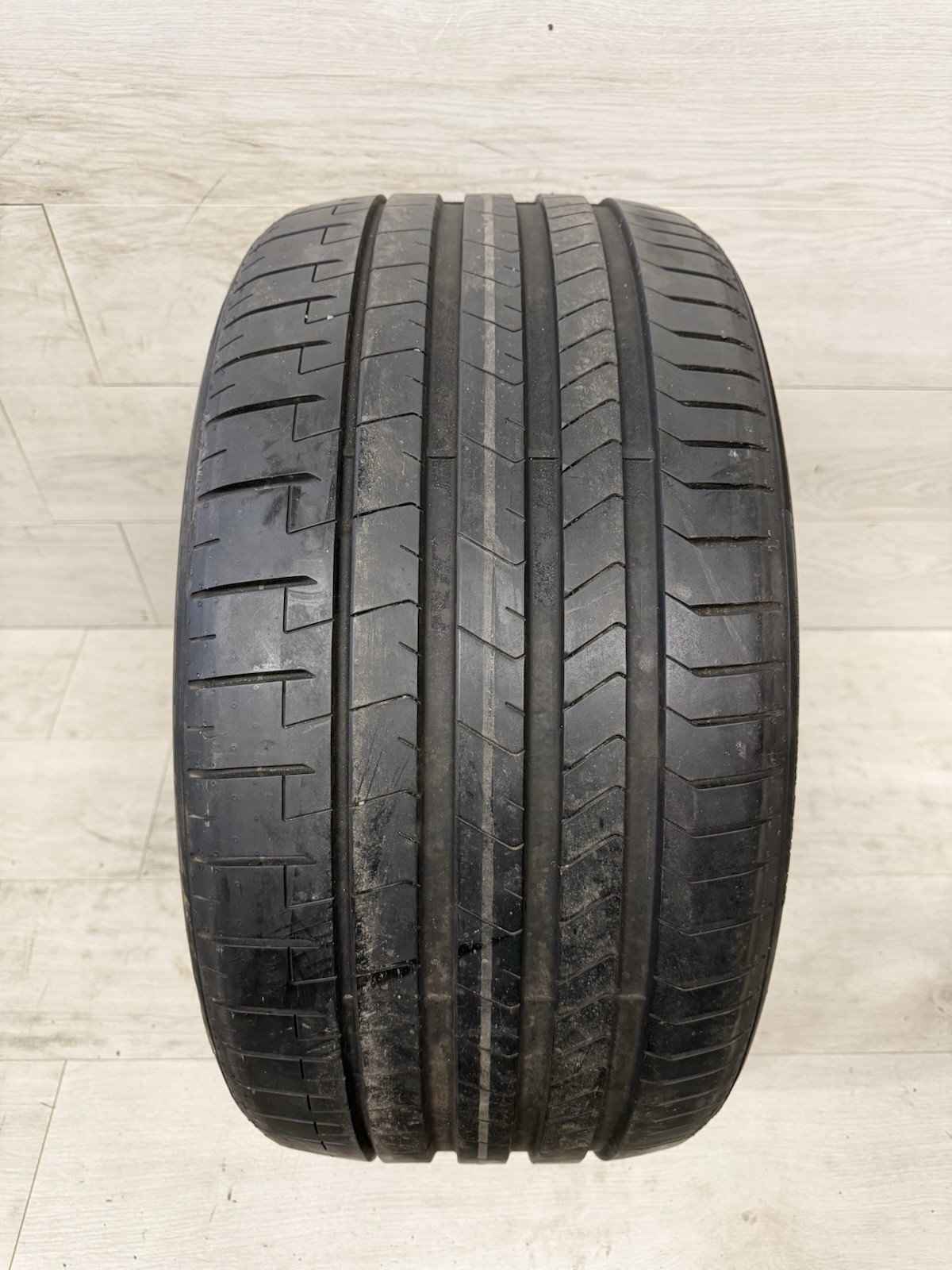 (1) PIRELLI PZERO PZ4 PNCS 285/30/22 TIRE 8/32NDS NO PACTHES 02/21 DOT DATE