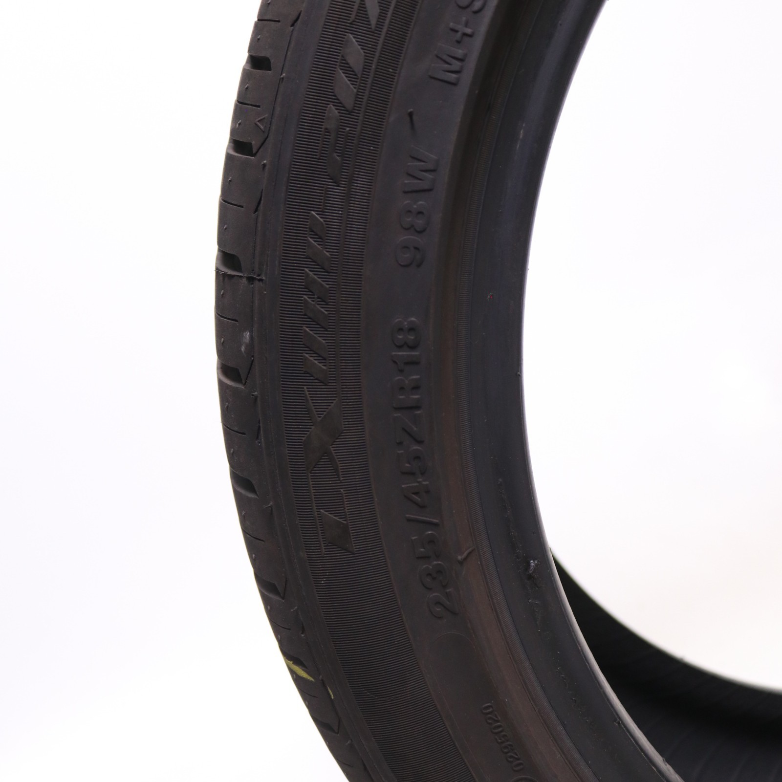 Set of 4 Used 235/45ZR18 Lexani LX UHP-207 – 98W – 8-9/32