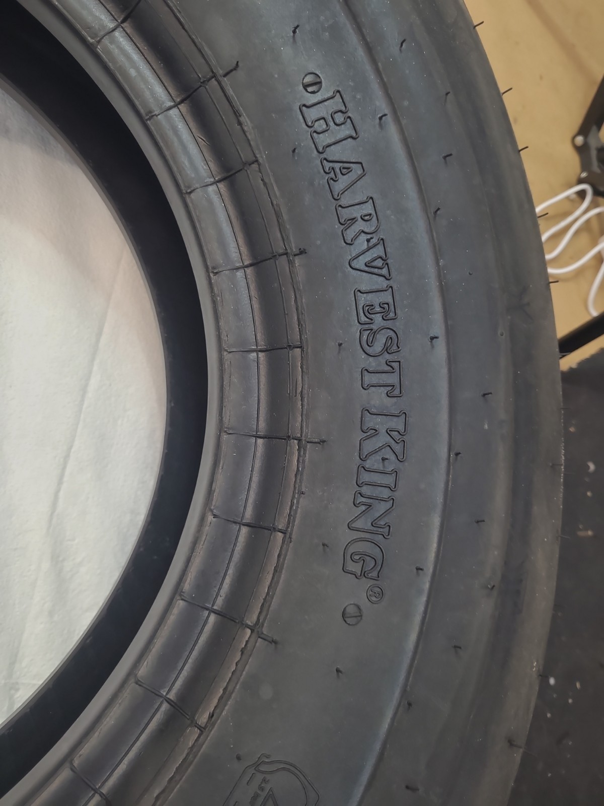 Harvest King 9.5 L 15 Farm Implement Tire 8 ply Tubeless 9.5L-15