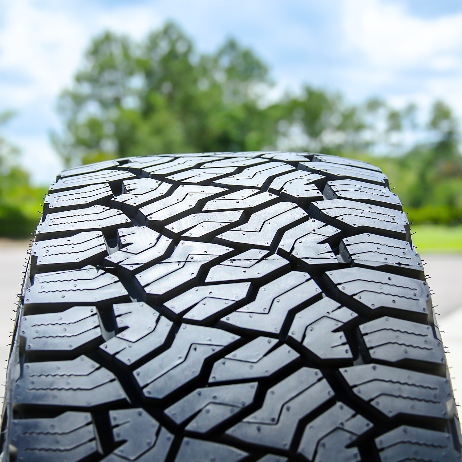 Tire Venom Power Trail Hunter ATS 305/35R24 112H XL AT A/T All Terrain