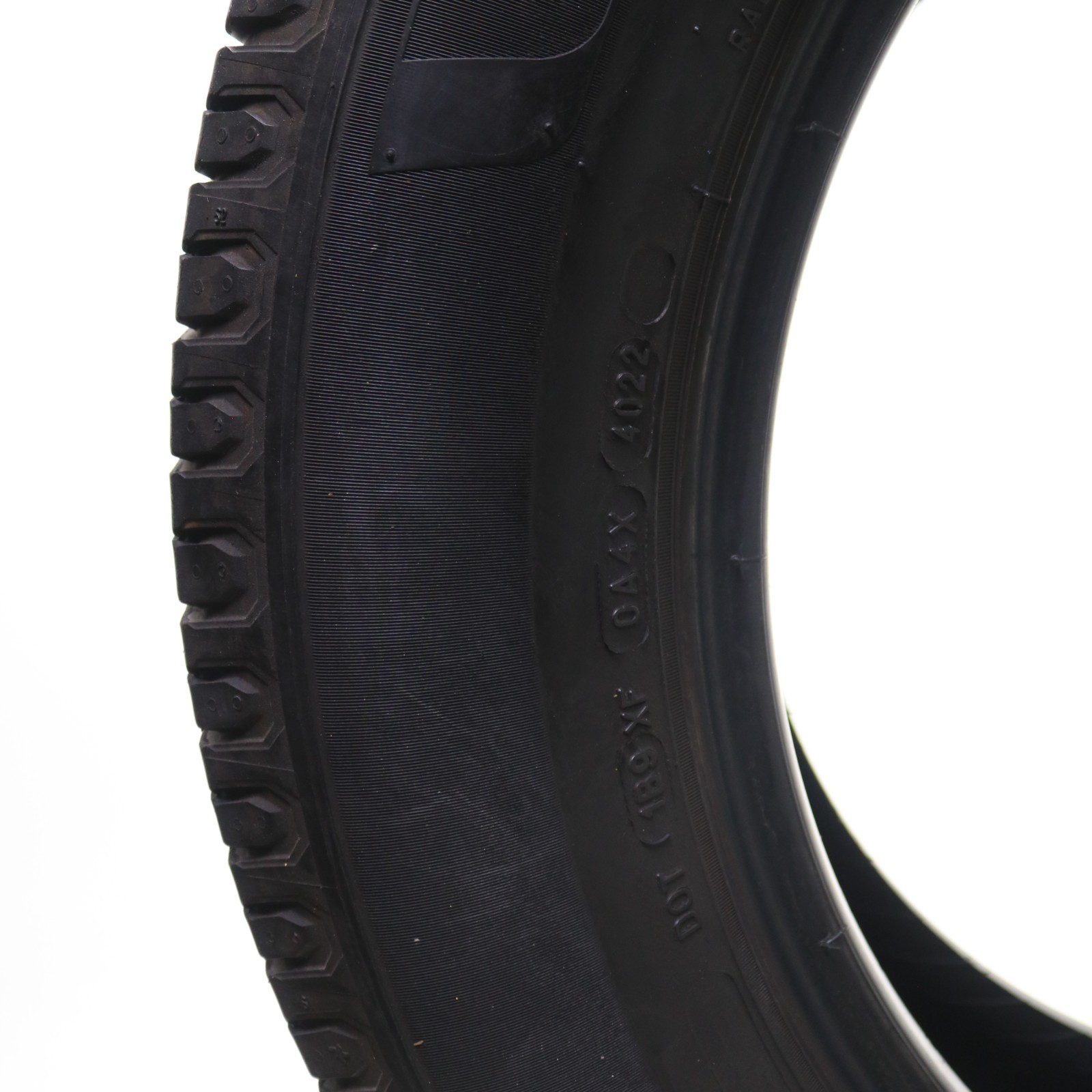 Used 235/60R18 Michelin Defender 2 – 107H – 7/32