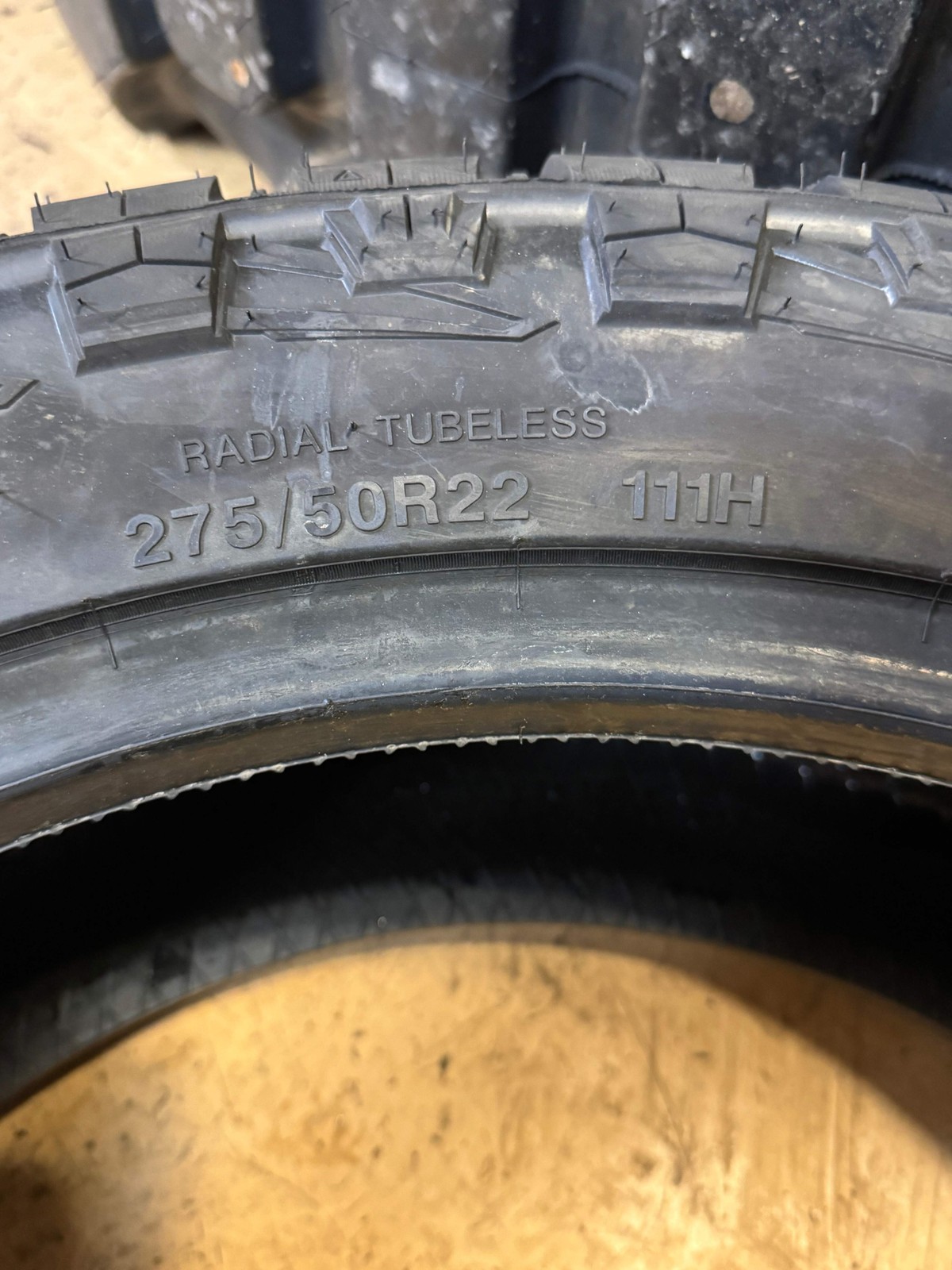 2 DELINTE DX-20 BANDIT X/T BSW P 275 50 22 111H RUGGED TERRAIN TIRE 833846