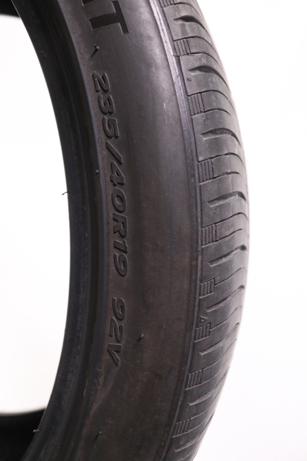 Used 235/40R19 Hankook Kinergy GT 92V 4.5/32 No Repairs