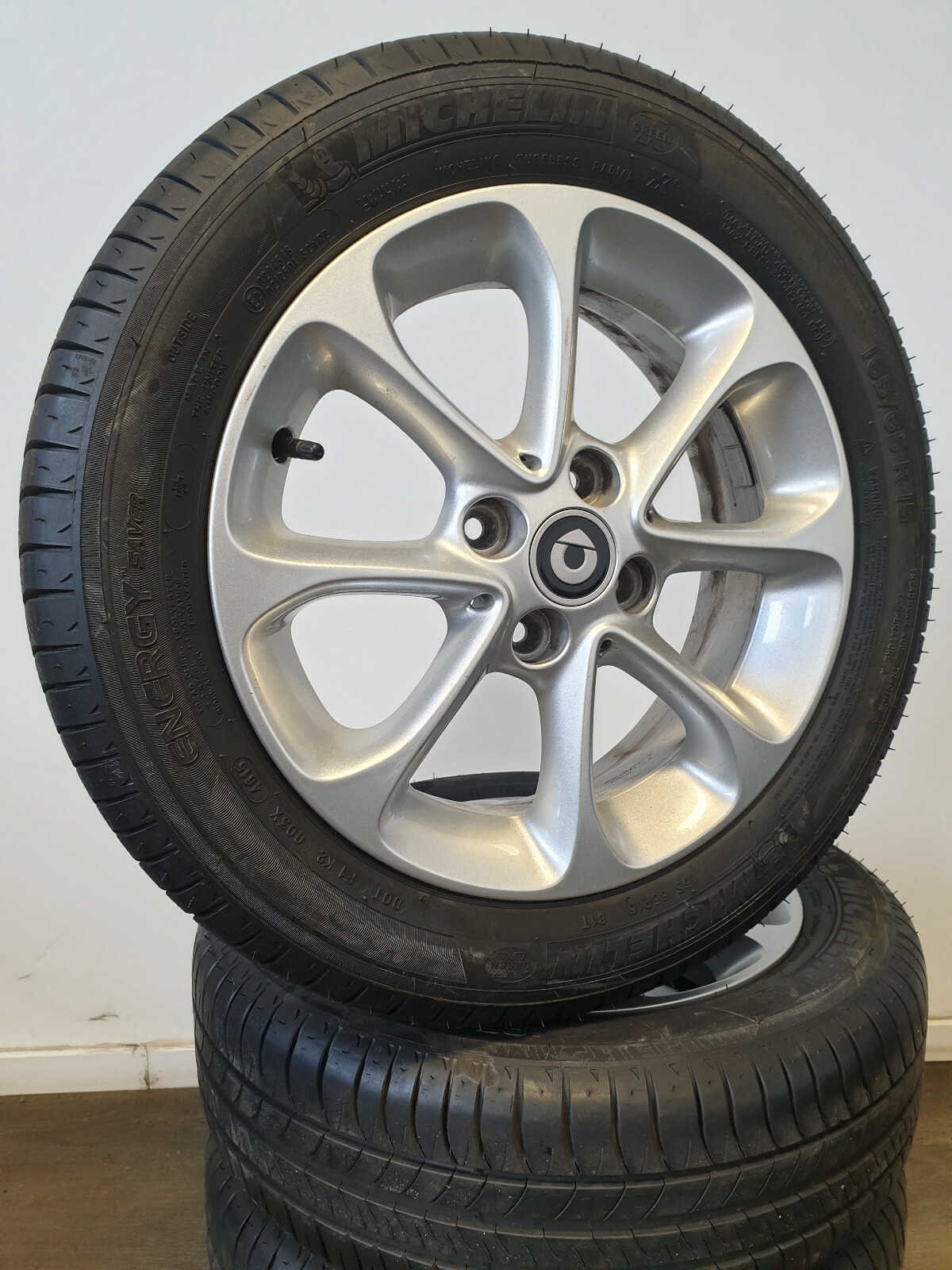 4 summer tires 185 60 R15 – 165 65 R15 Smart 453 15″ alloy rims TPM summer wheels