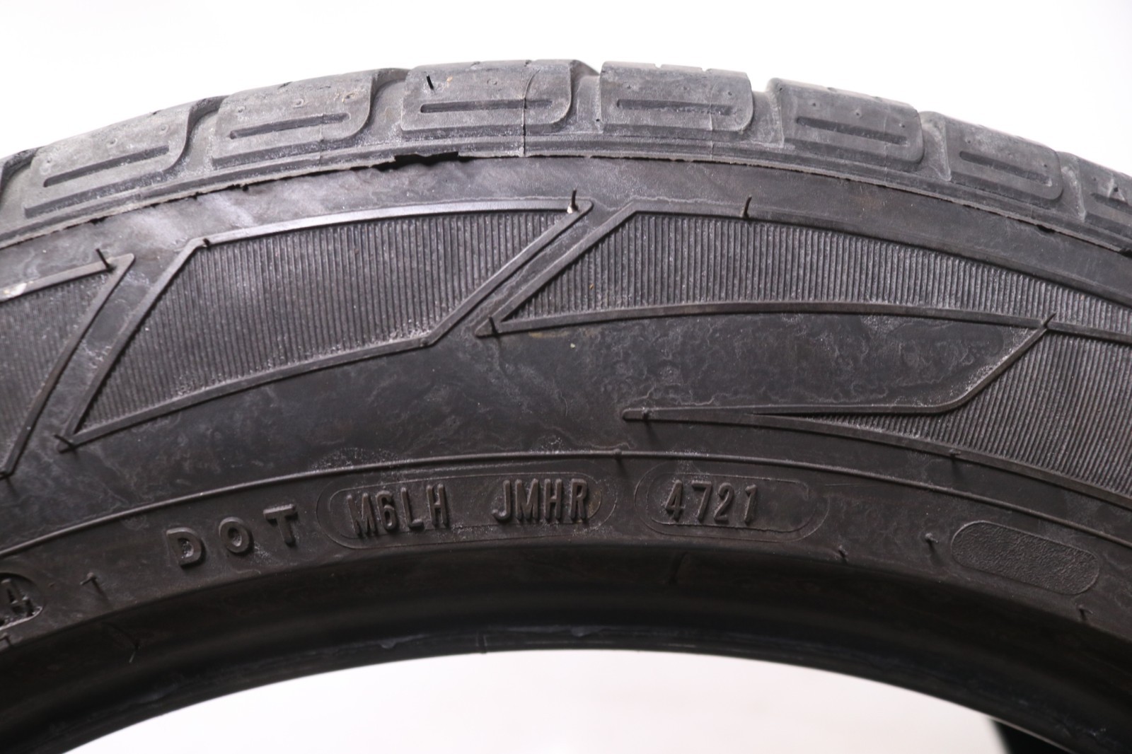 Set of 2 Used 255/50R19 Dunlop Grandtrek Touring A/S MO – 107H – 4.5-5.5/32