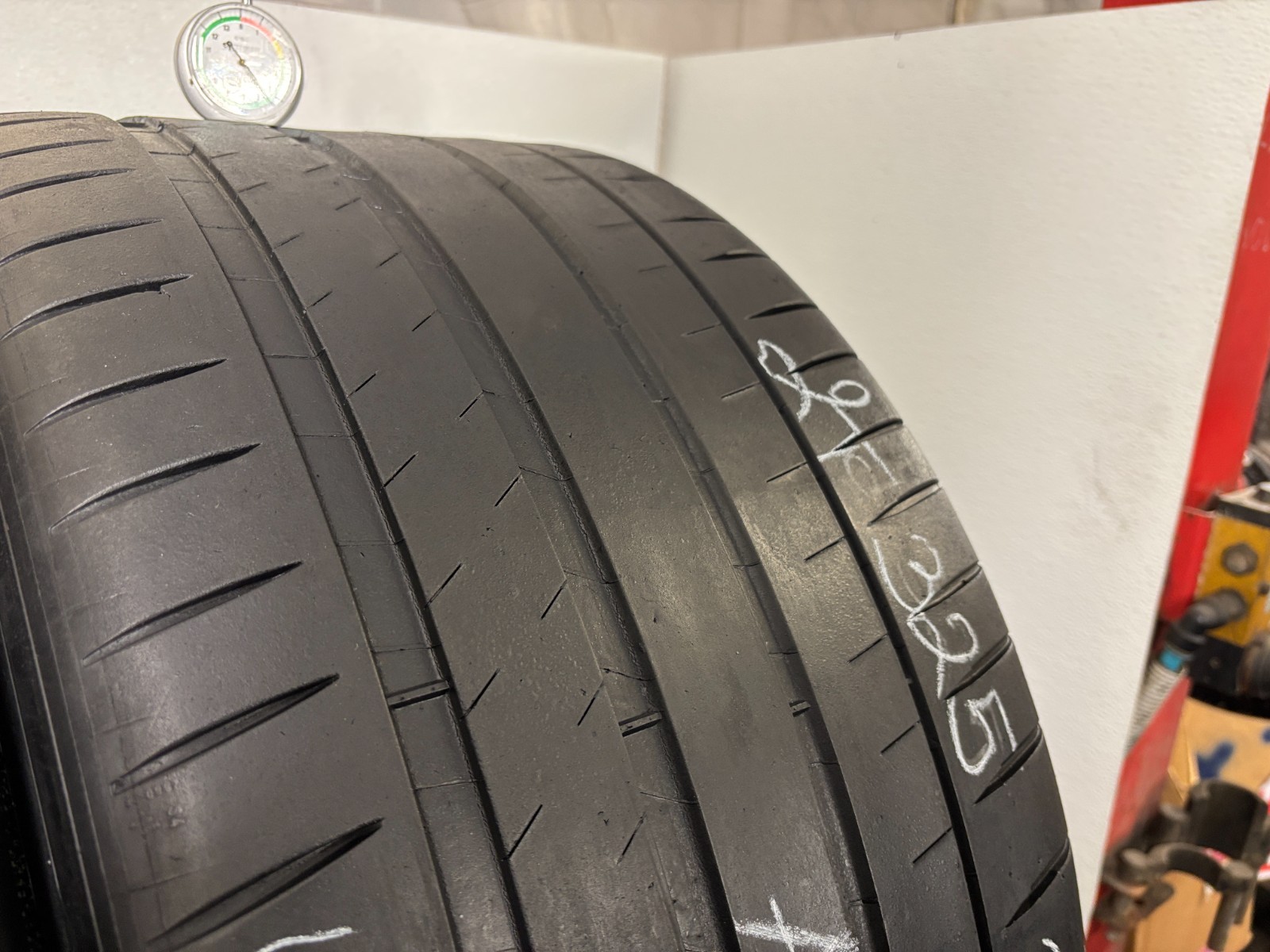 NO SHIPPING ONLY LOCAL PICK UP 2 Tires 325 35 22 Michelin Pilot Sport 4S MO1