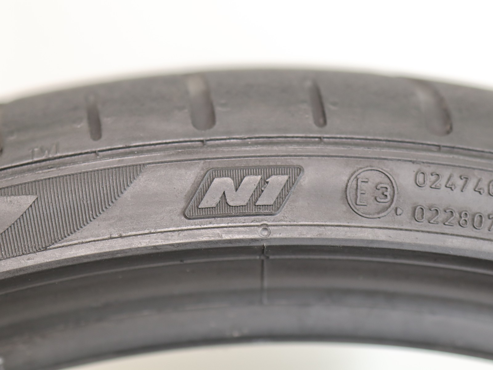 235/35ZR20 Pirelli Pzero PZ4 Porsche N1 88Y 5.5/32 DOT 4423 1M20