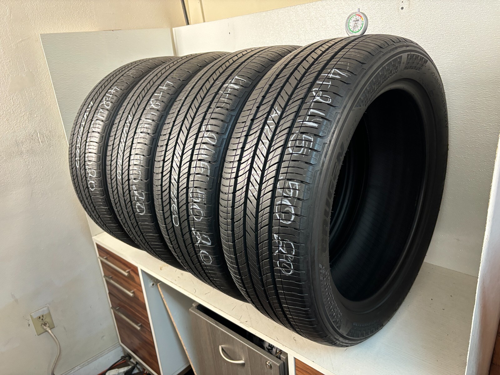 NO SHIPPING ONLY LOCAL PICK UP 4 Tires 245 50 20 Kumho Crugen HP71 102V