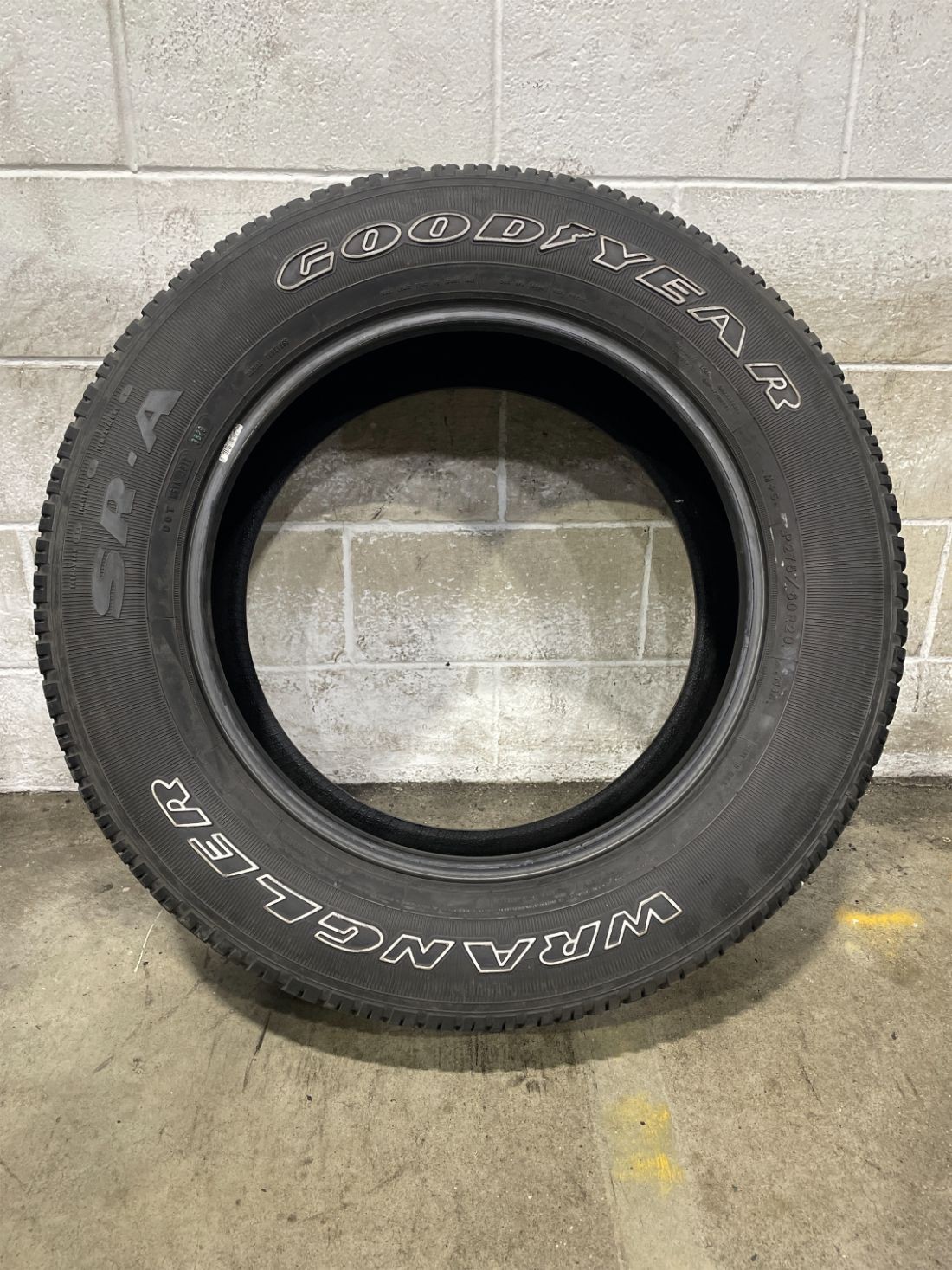 1x P275/60R20 Goodyear Wrangler SR-A 9/32 114 S Used Tire 2756020