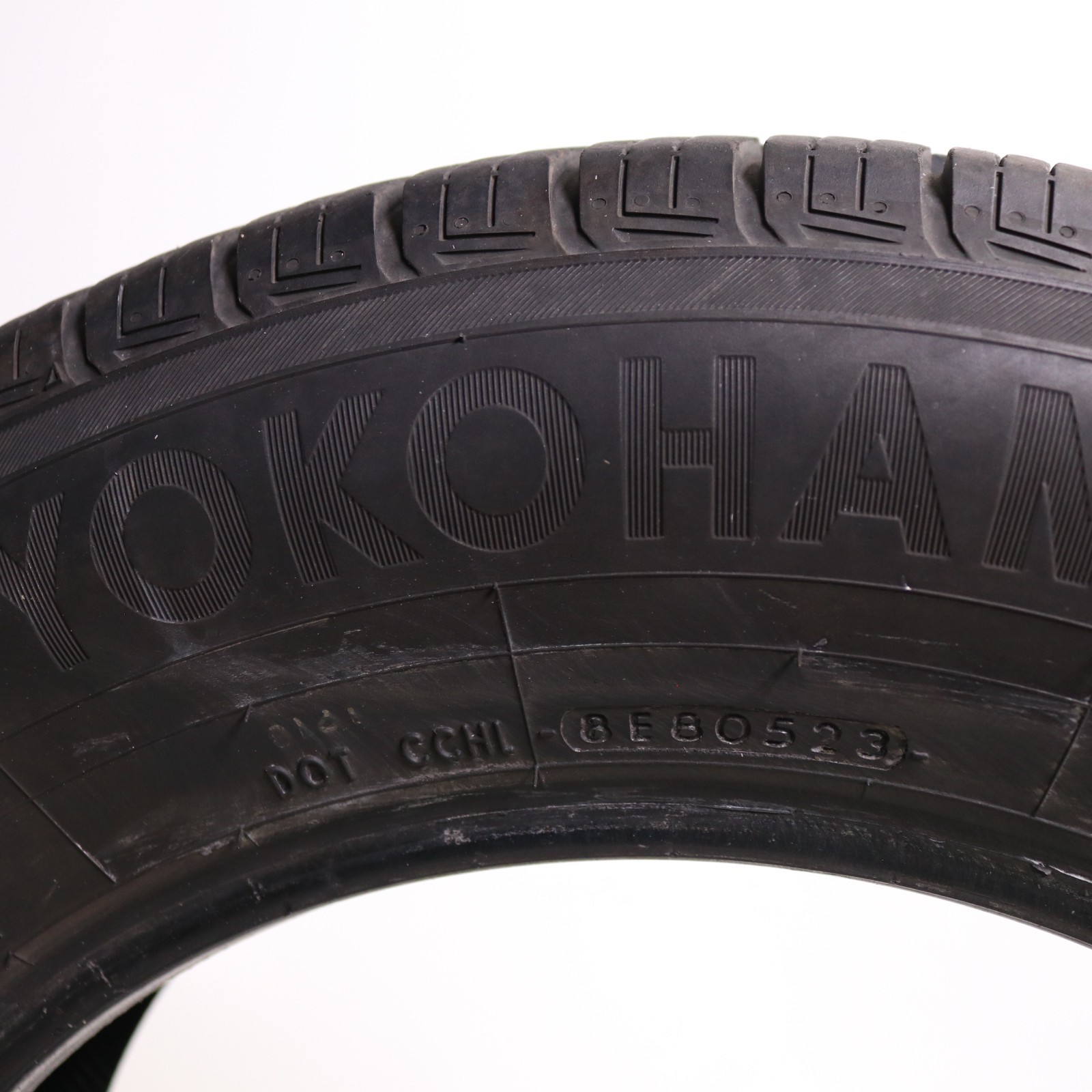 Set of 2 Used 205/70R16 Yokohama Avid Ascend LX – 97T – 7.5-8/32 No Repairs