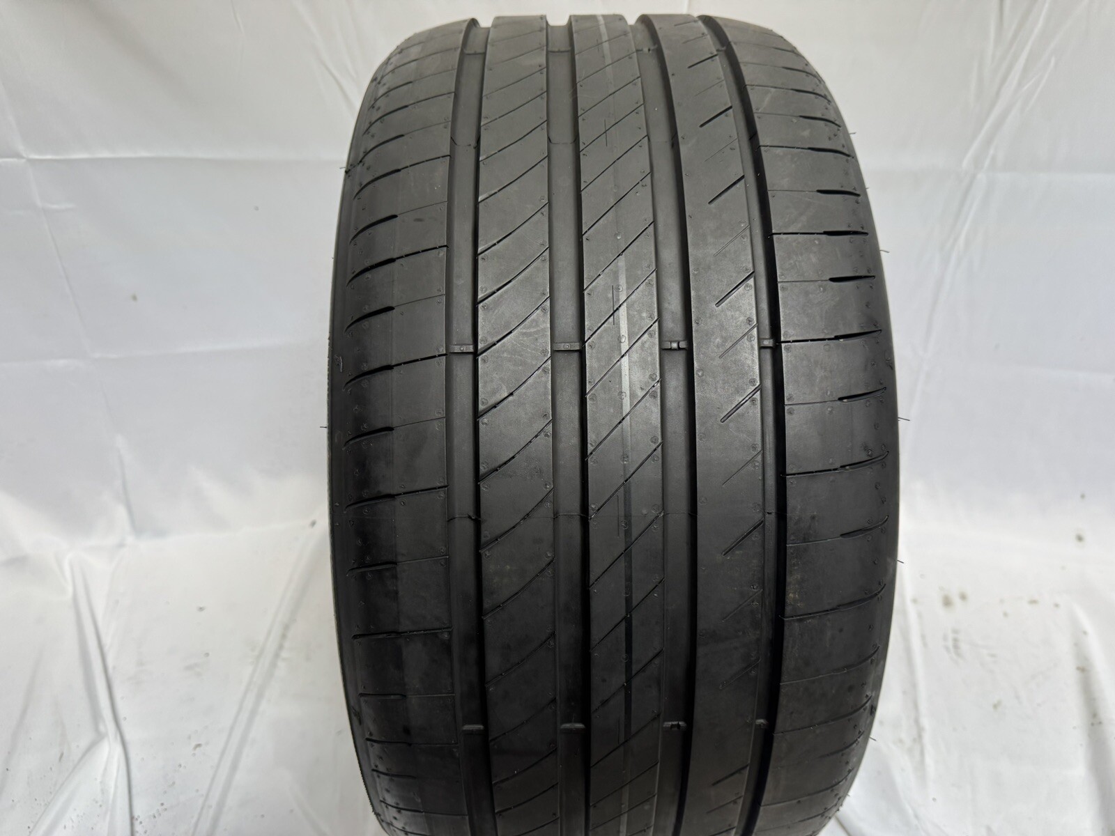1 – Like NEW (99%) 275/30R20 (97Y) Goodyear Eagle F1 Asymmetric 5 (MO) 12194