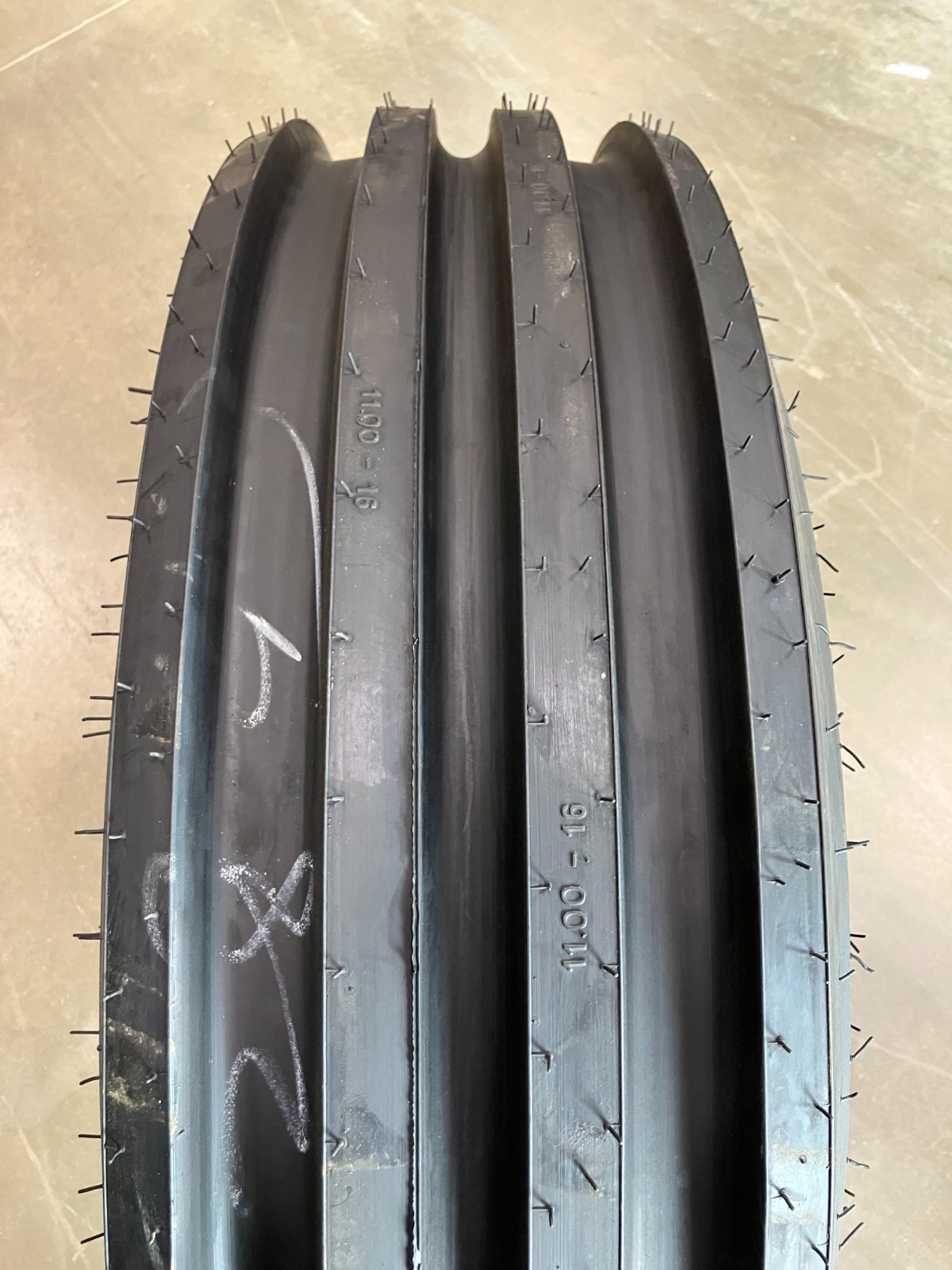 New 4 rib Tractor Front Tire 11.00 16 Samson F-2M 12 ply TUBELESS 11.00×16