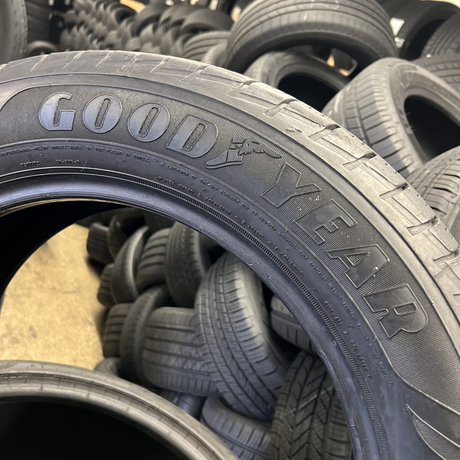 1 Tire LikeNEW Goodyear Assurance MaxLife 225/60R18 100H DOT.0423 No Patch