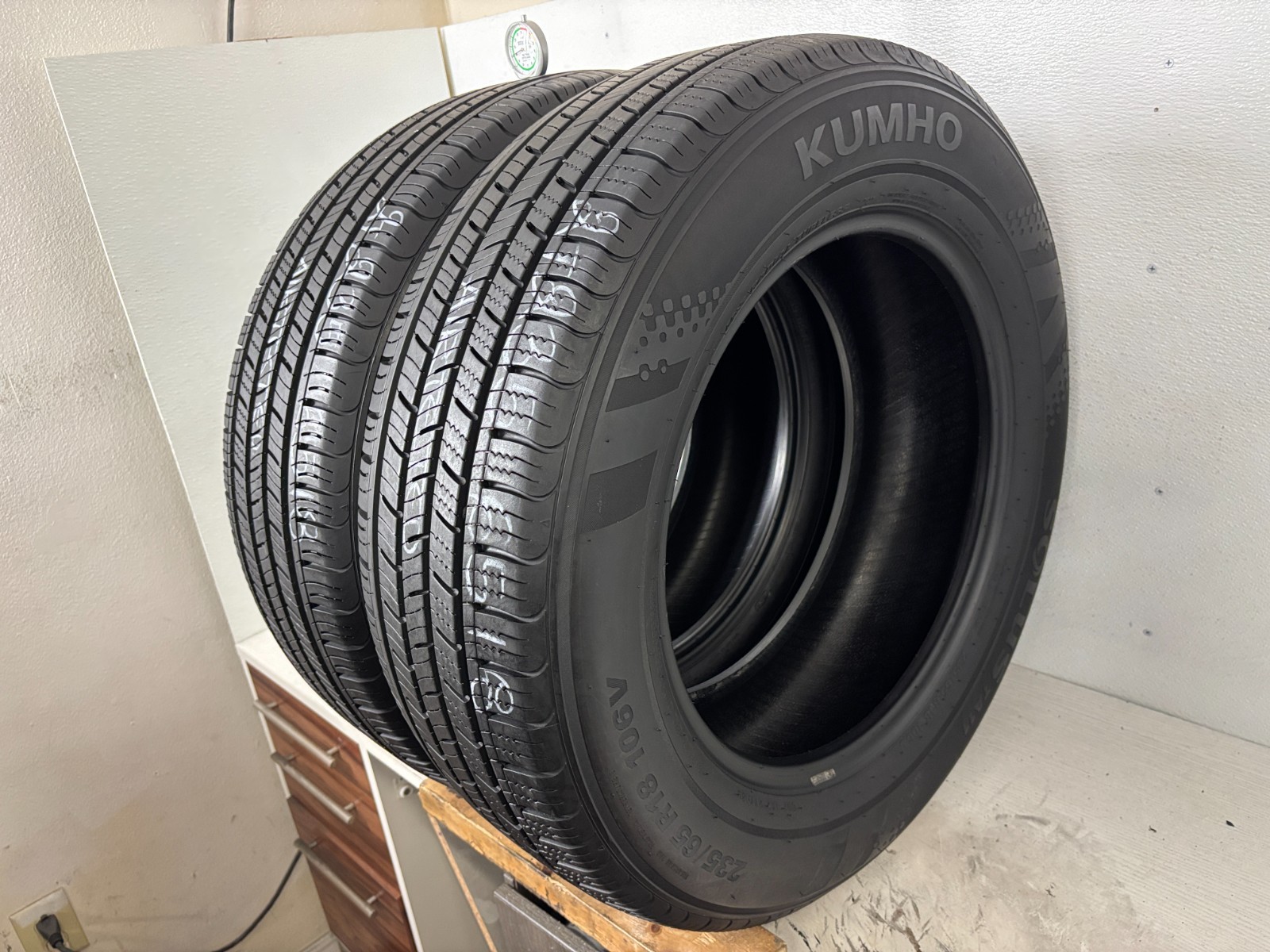 NO SHIPPING ONLY LOCAL PICK UP 2 tires 235 65 18 Kumho Solus TA11