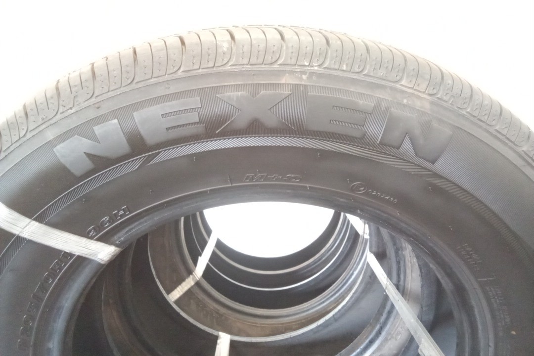 Set of 4 Used P205/70R16 NEXEN NPRIAZ AH6 Tires w/ 10/32 Tread