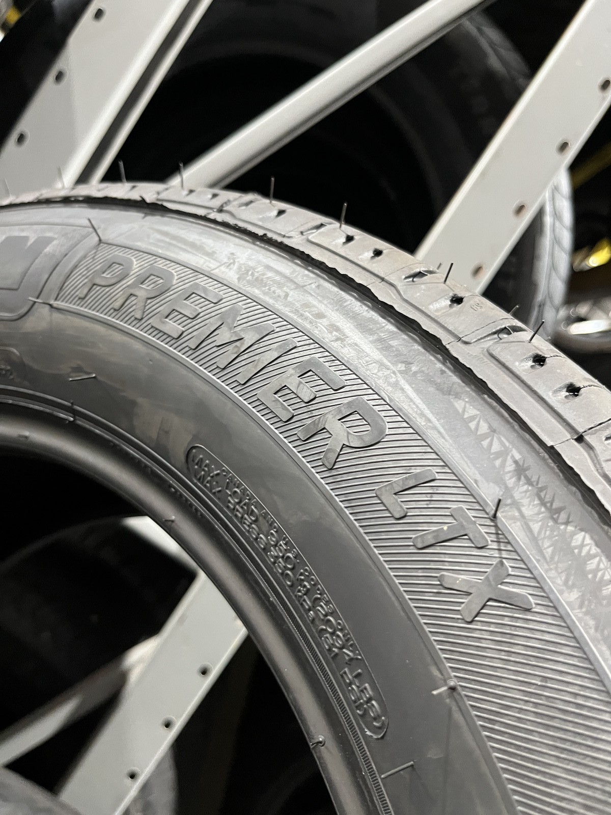 1 New Michelin Premier LTX 235/65R18 106V DOT.0526 8.5/32 New