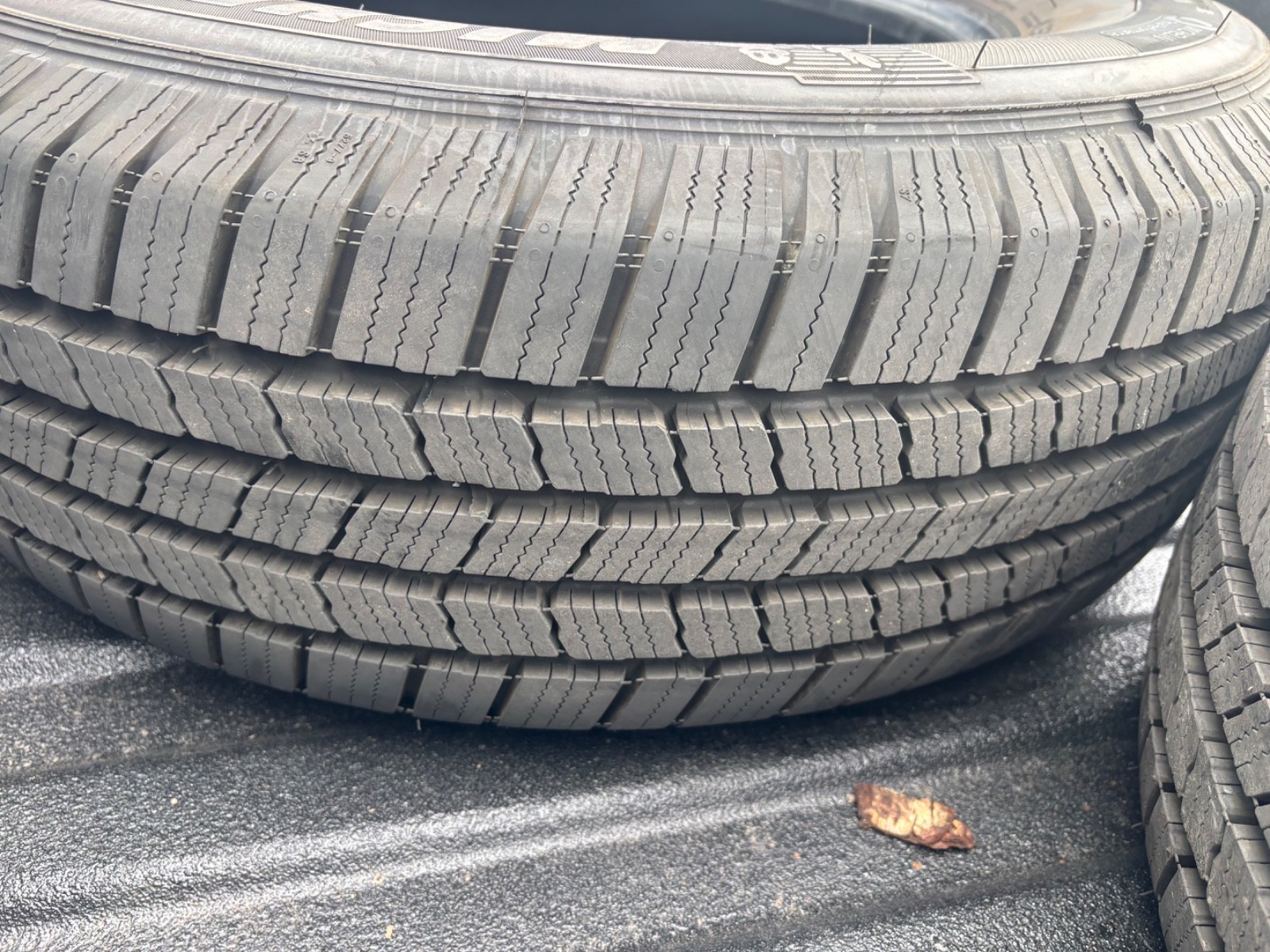 1 Michelin Defender LTX M/S 245/75/16 111T Highway All-Season Tire