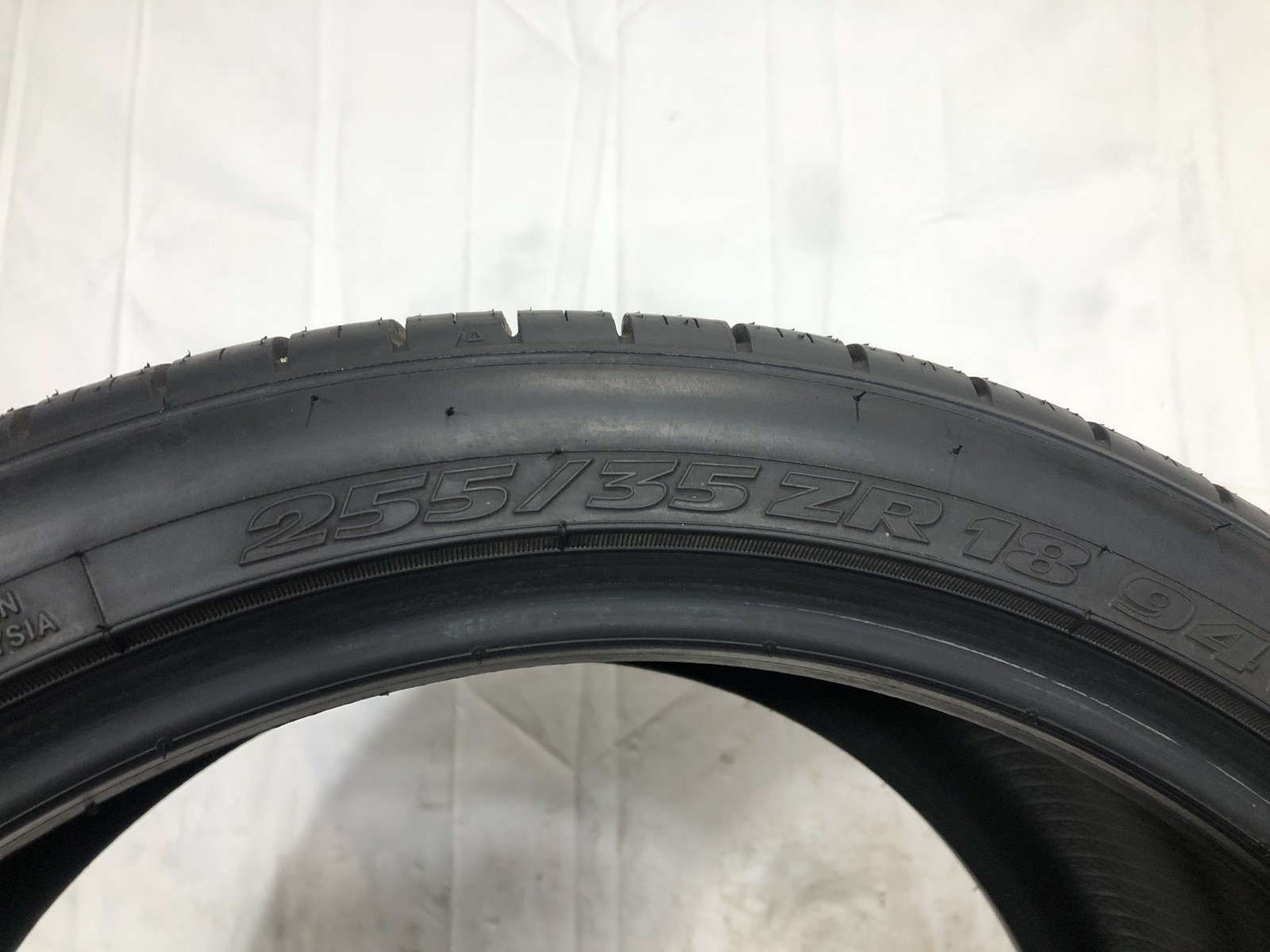 [1] Road Hugger GTZ P255/35ZR18 255 35 18 Tire 9.75/32