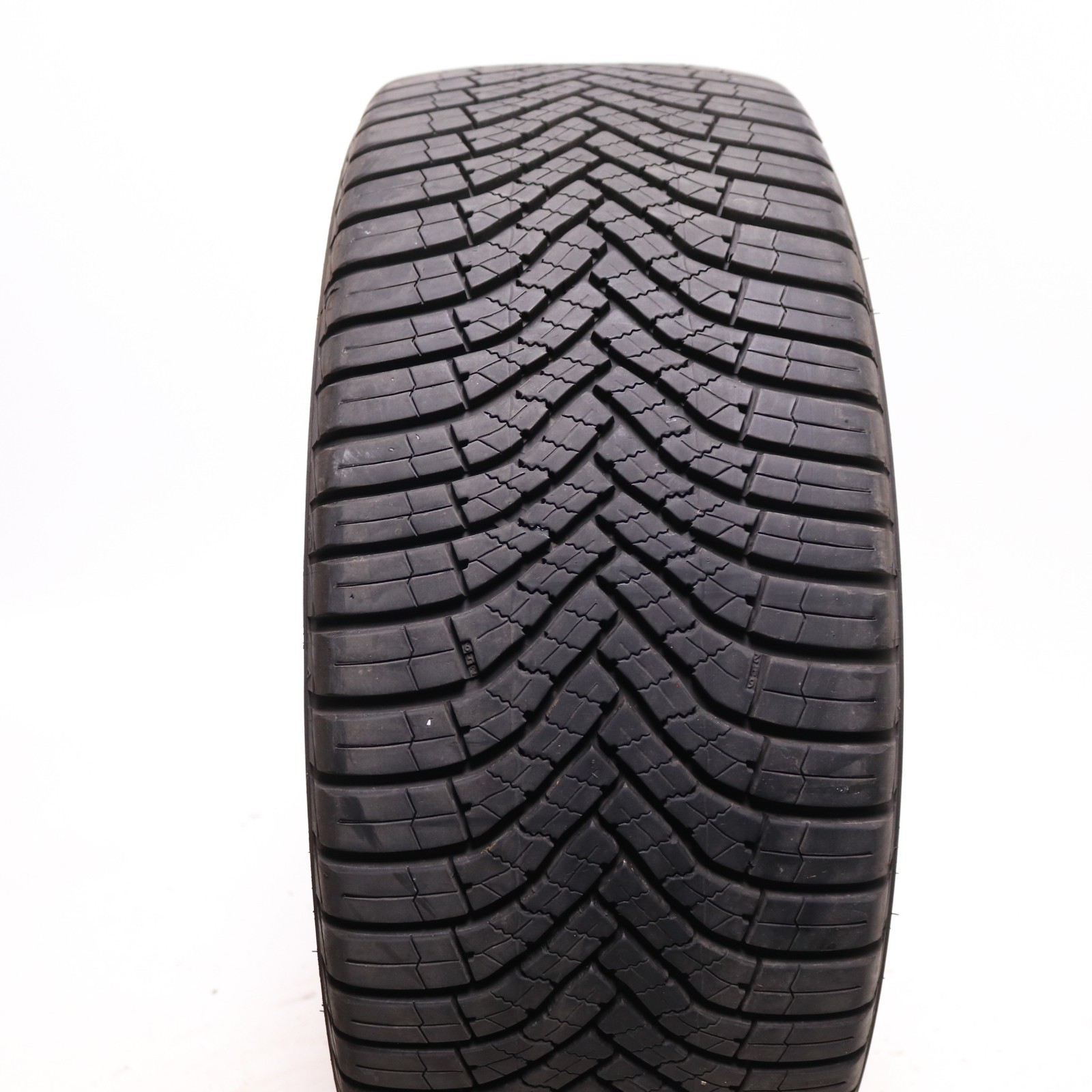 Set of 2 Used 235/45R18 Goodyear Assurance WeatherReady 2 – 98W – 8.5-9.5/32