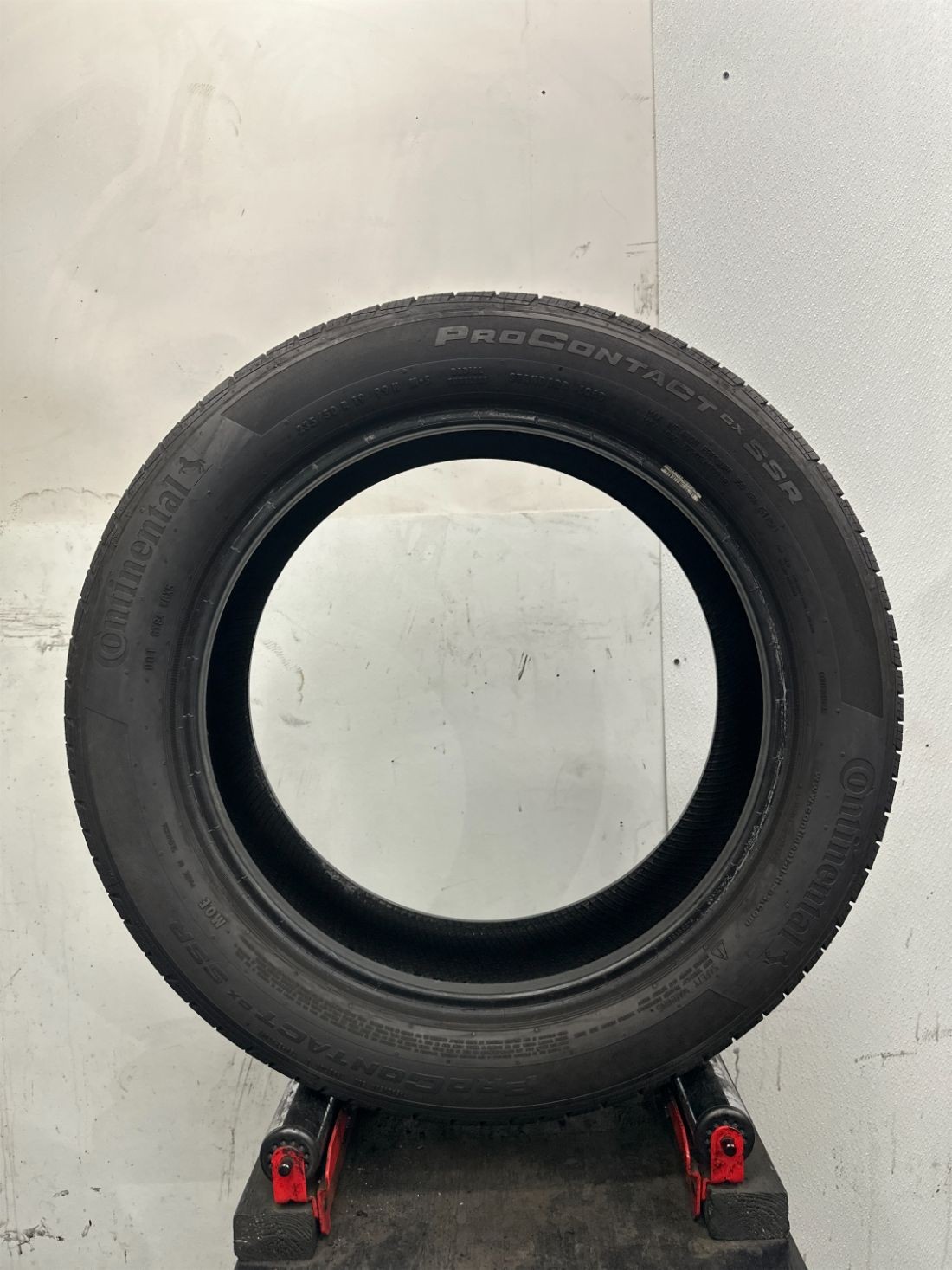 1 Used P235/50R19 Continental ProContact GX SSR Run Flat 99 H – 9/32