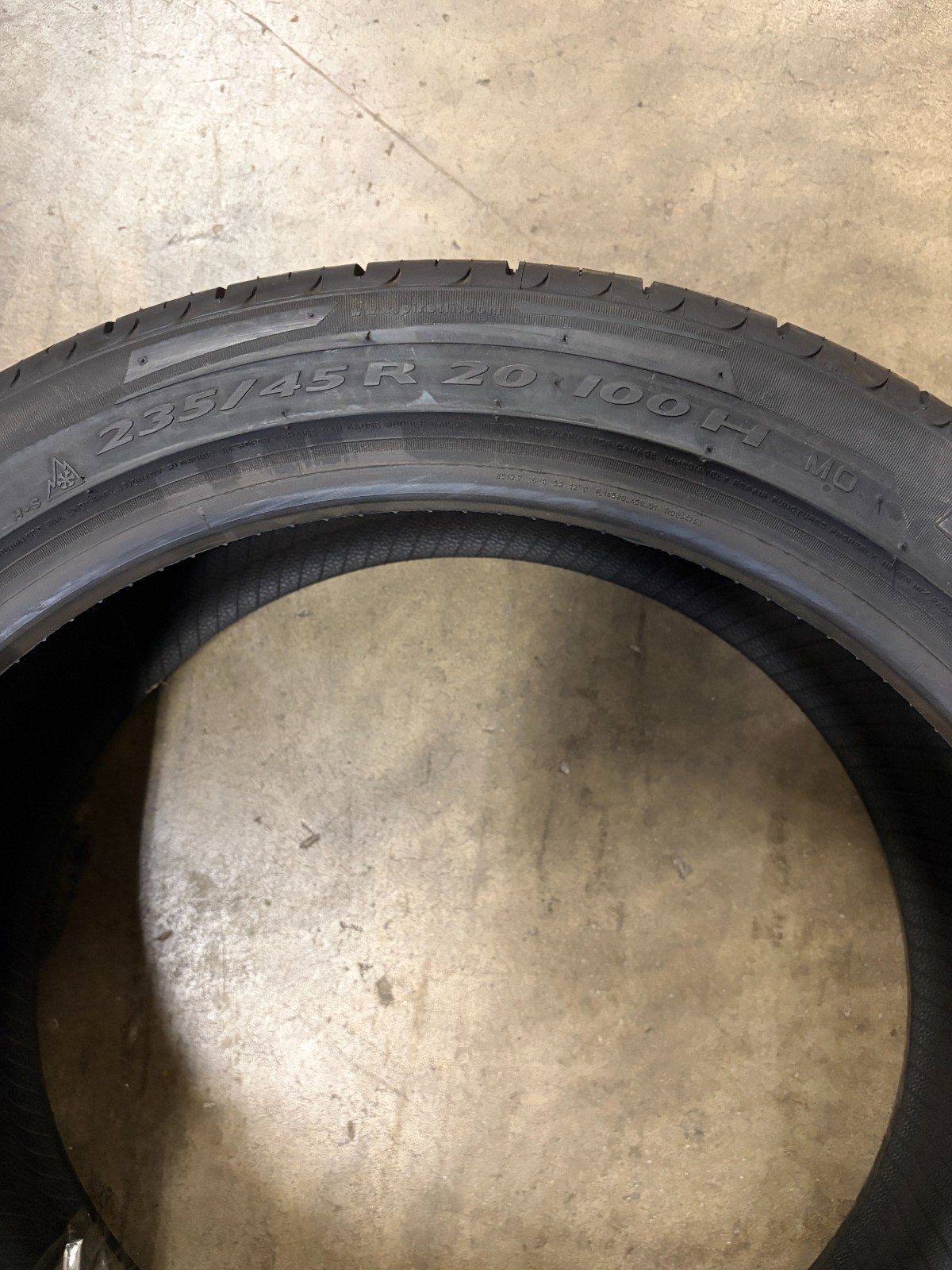 1 Tire Pirelli Scorpion Zero Asimmetrico P235/45/20 100H Summer