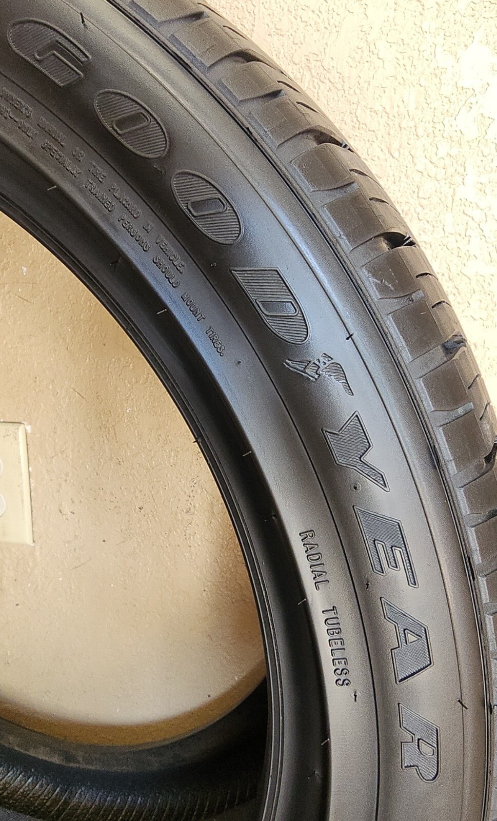 Like New 245/45R19 98W Goodyear Eagle Touring 9.5/32 DOT 2121 2454519