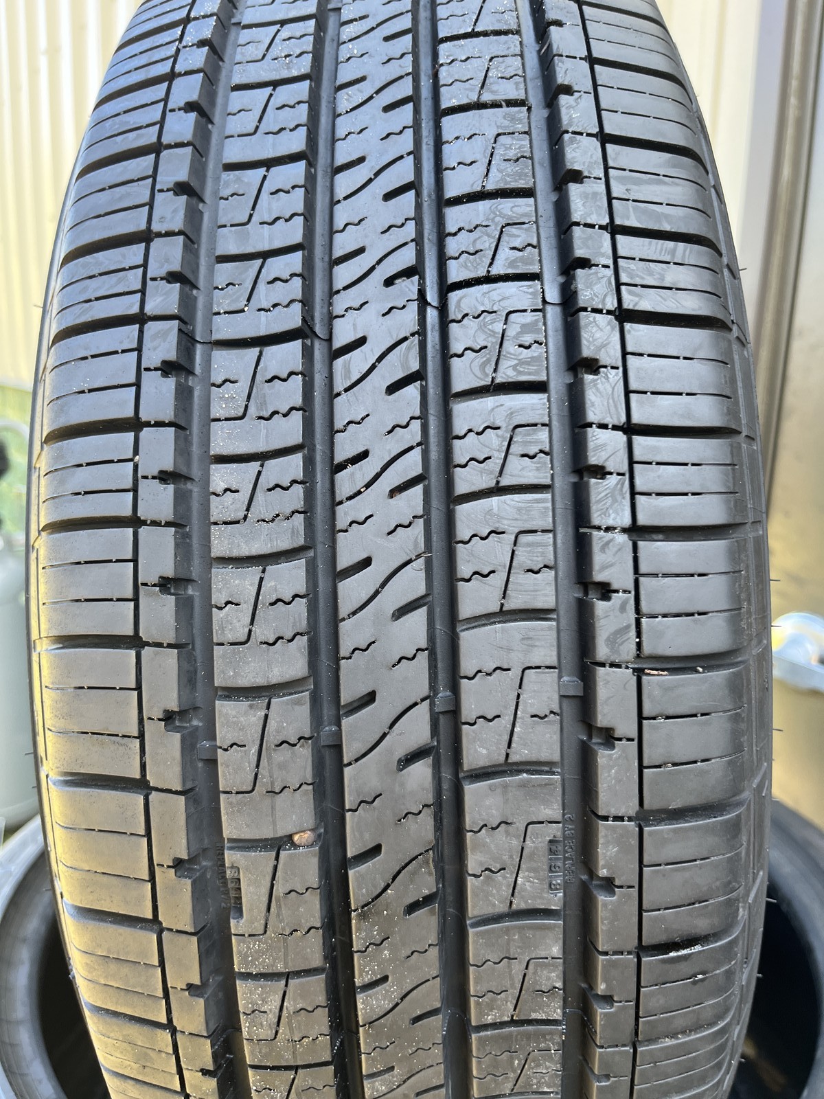 1 Tire Goodyear Assurance MaxLife 2 235/65R18 106V DOT.3725 11.5/32