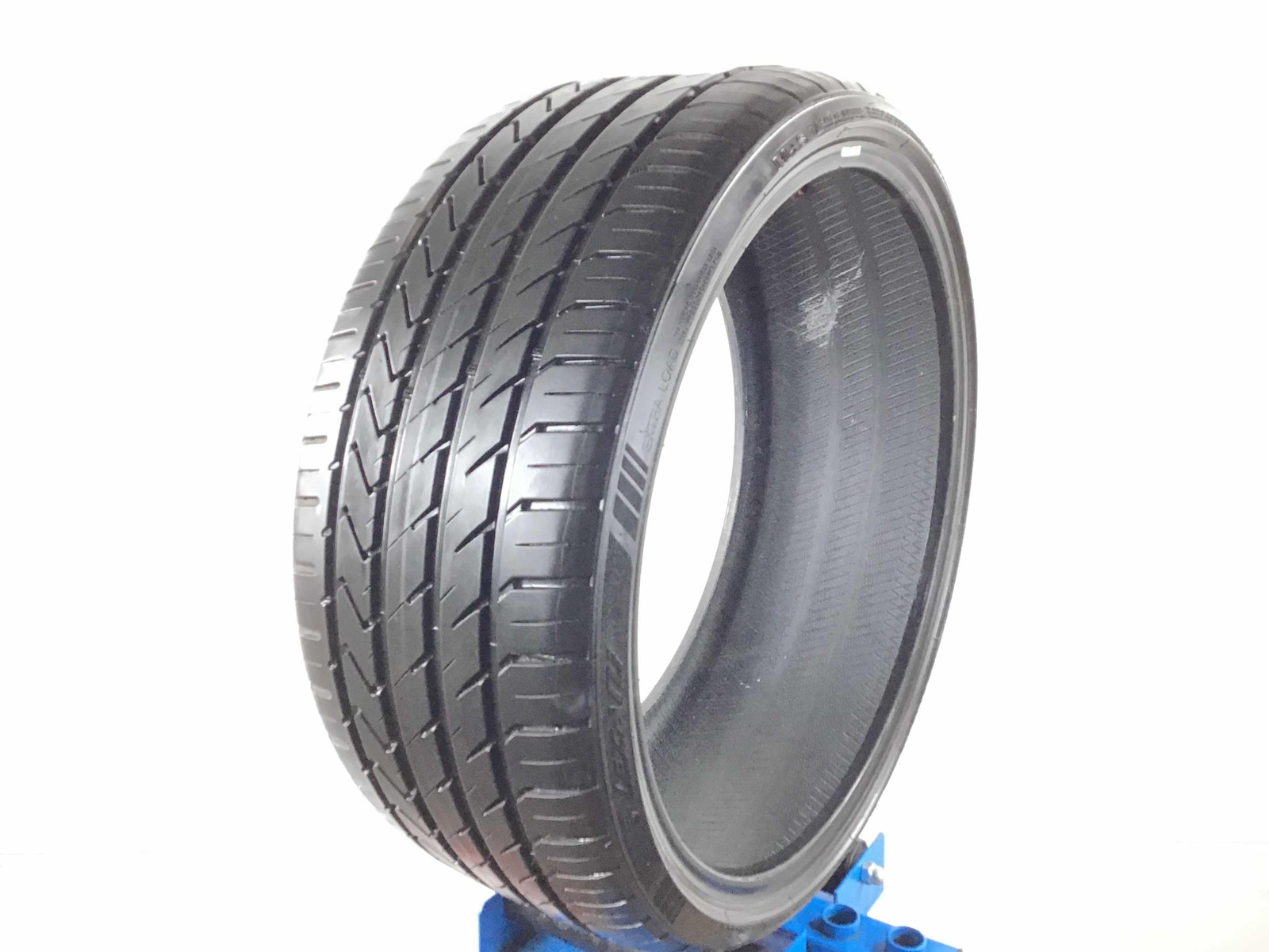 P265/30R22 Lexani LX-Twenty 97 W Used 8/32nds