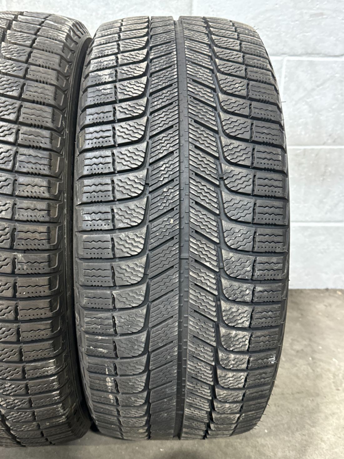 2x P245/45R18 Michelin X-Ice XI 3 9-10/32 100 H Used Tires 2454518