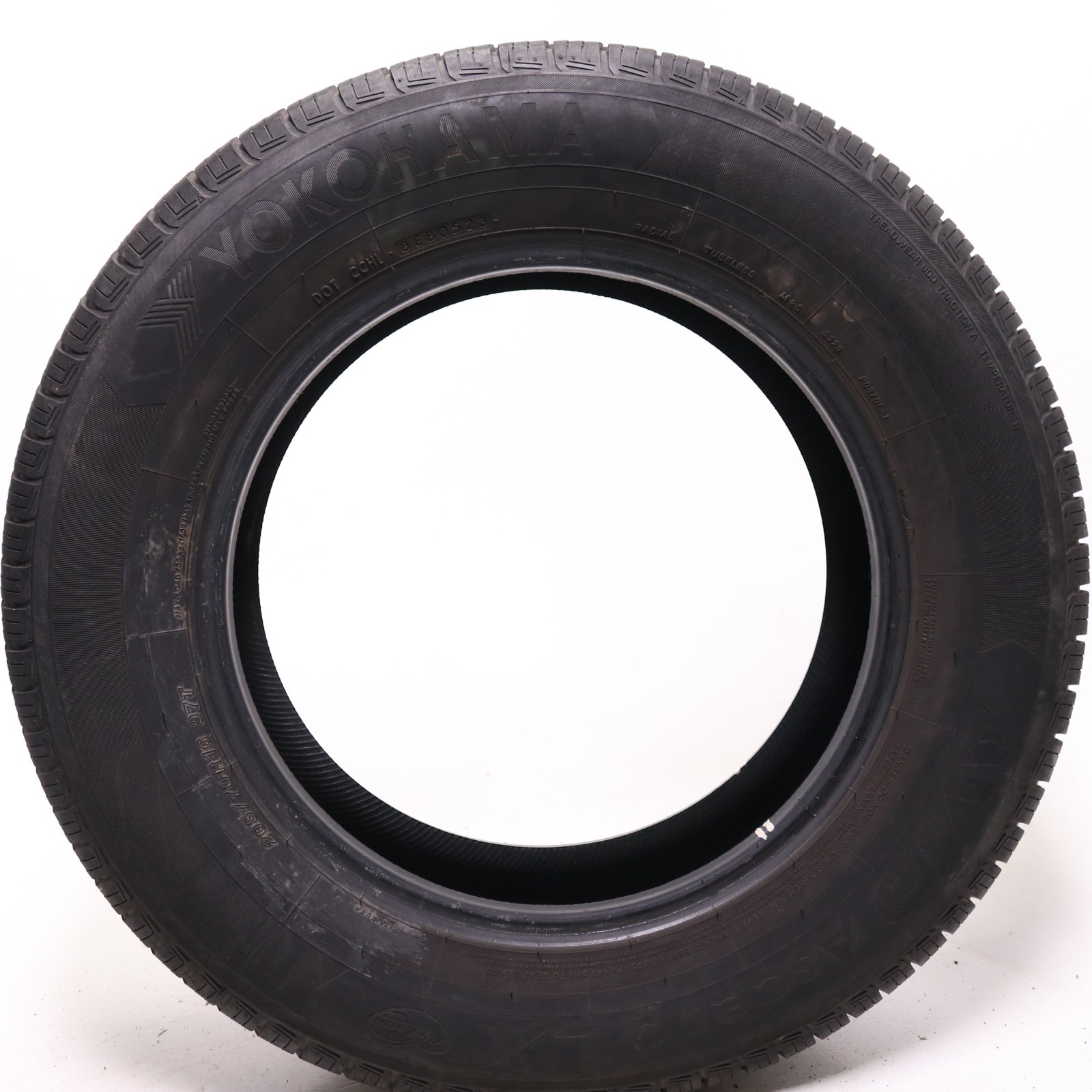 Set of 2 Used 205/70R16 Yokohama Avid Ascend LX – 97T – 7.5-8/32 No Repairs