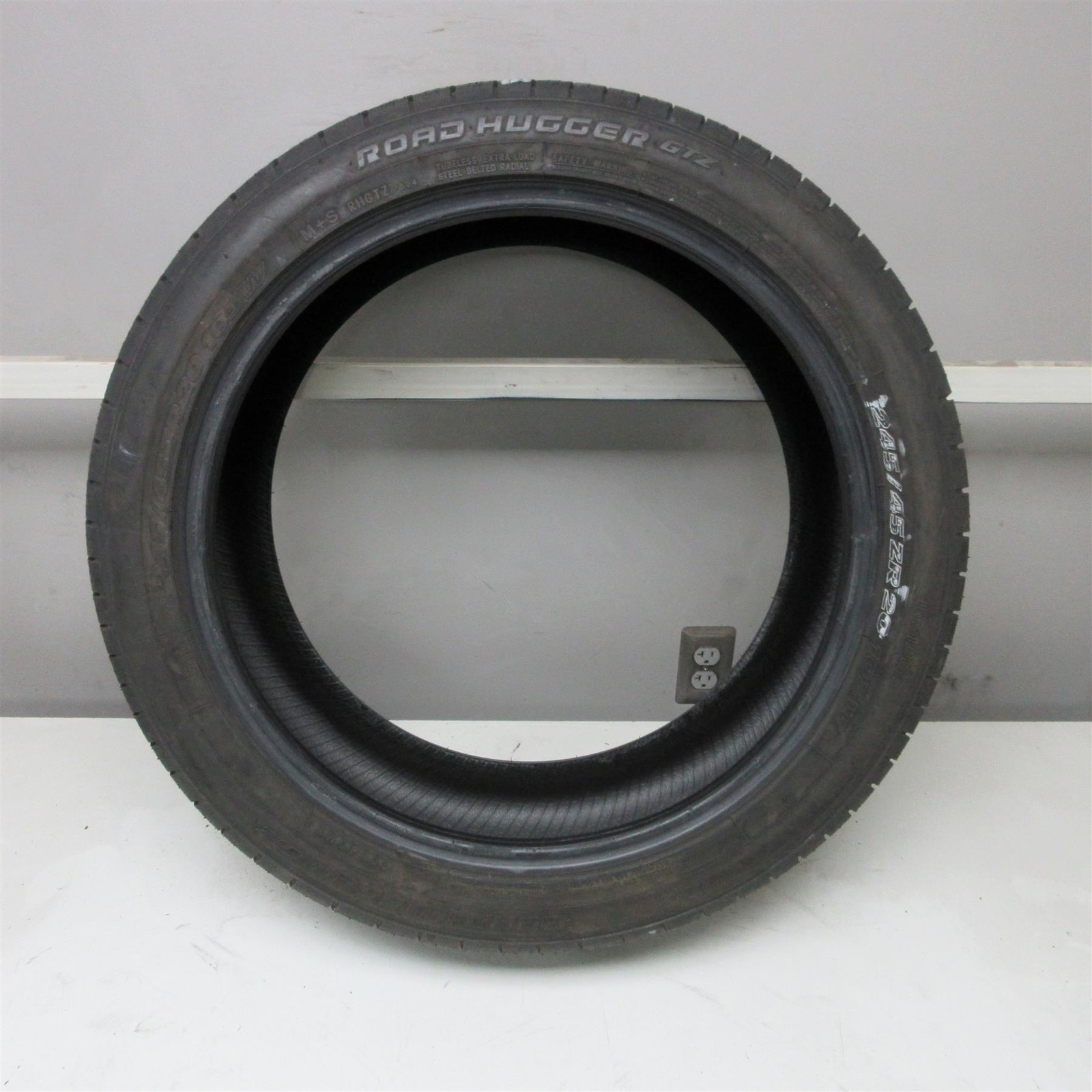 245/45R20 Road Hugger GTZ 103W Used Tire (9/32nd) NO PATCHES! (QTY 1)