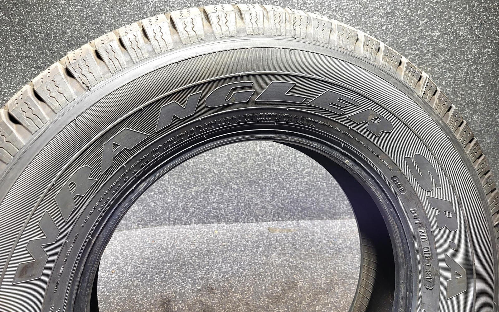 Goodyear Wrangler SR-A 225/75R16 104S Summer Light Truck/SUV Tire DOT 3217