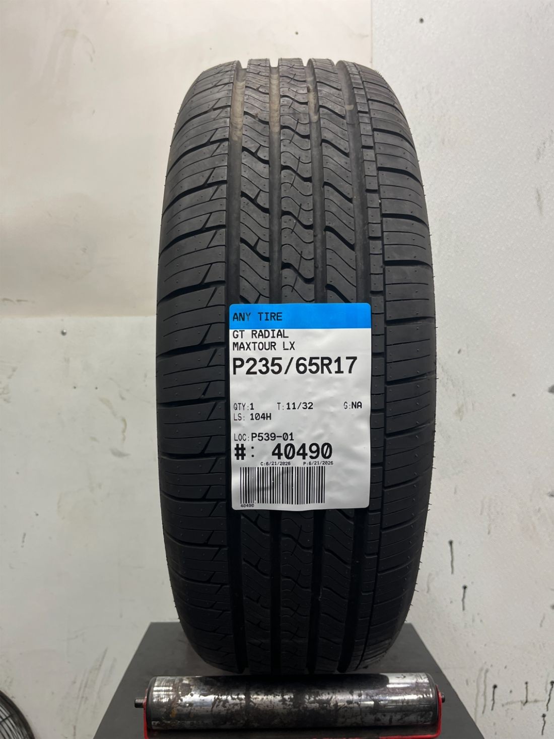 1 Used P235/65R17 GT Radial Maxtour LX 104 H – 11/32