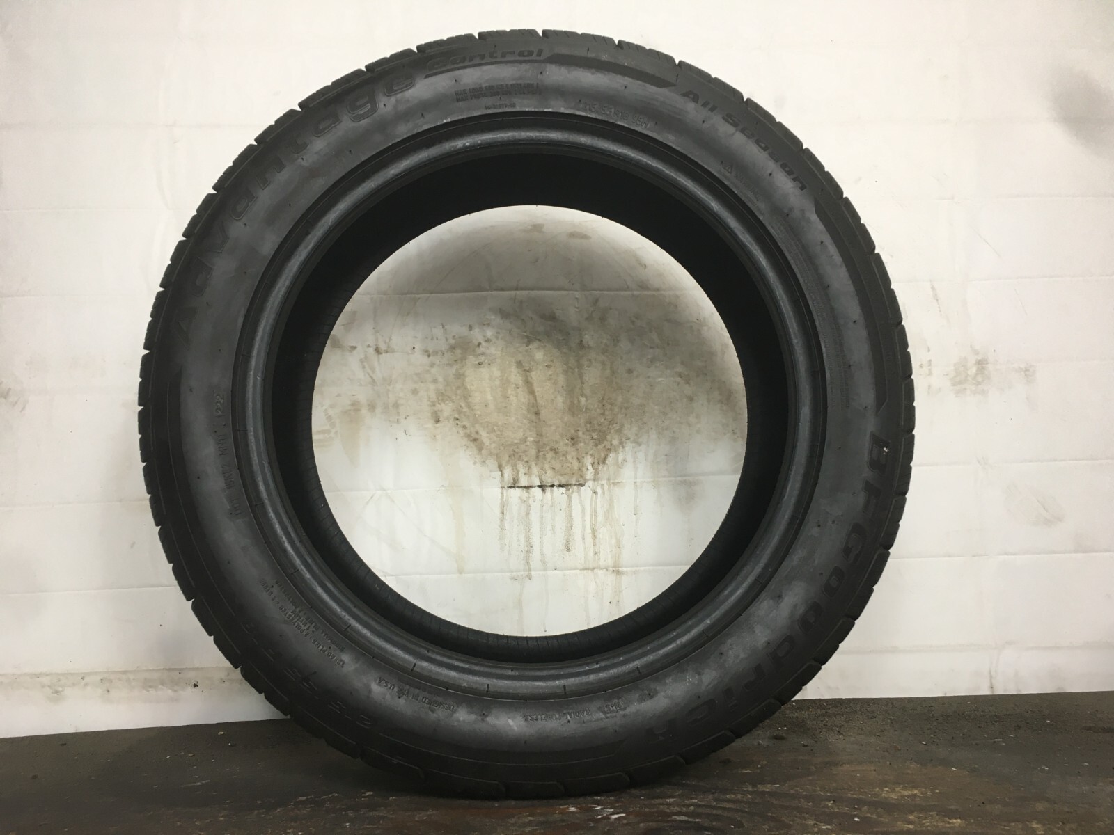 [1] BFGoodrich Advantage Control All Season 215 55 18 Tire 10.25-10.75/32