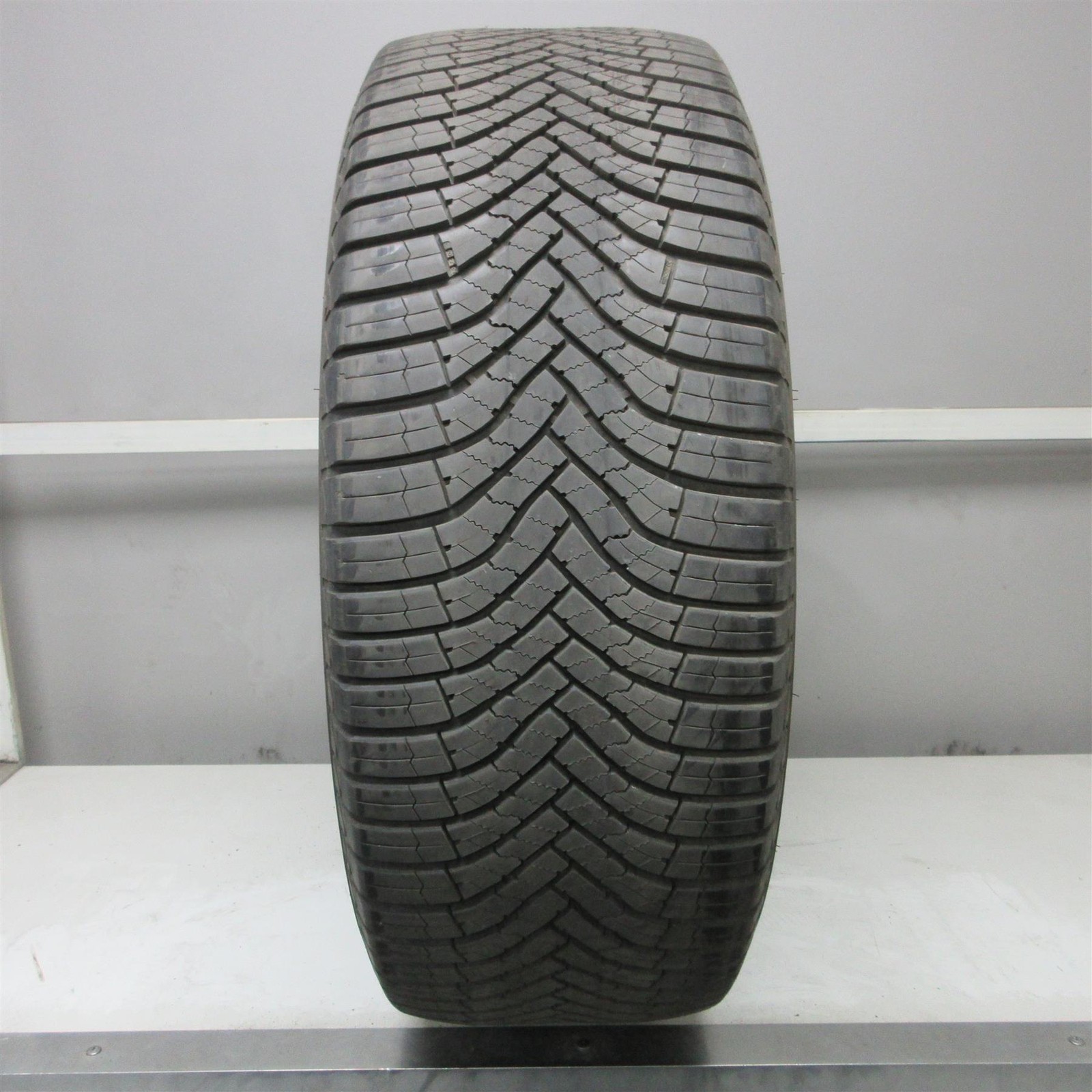 255/55R20 Goodyear Assurance WeatherReady 2 110V Used Tire (8/32nd) (QTY 1)
