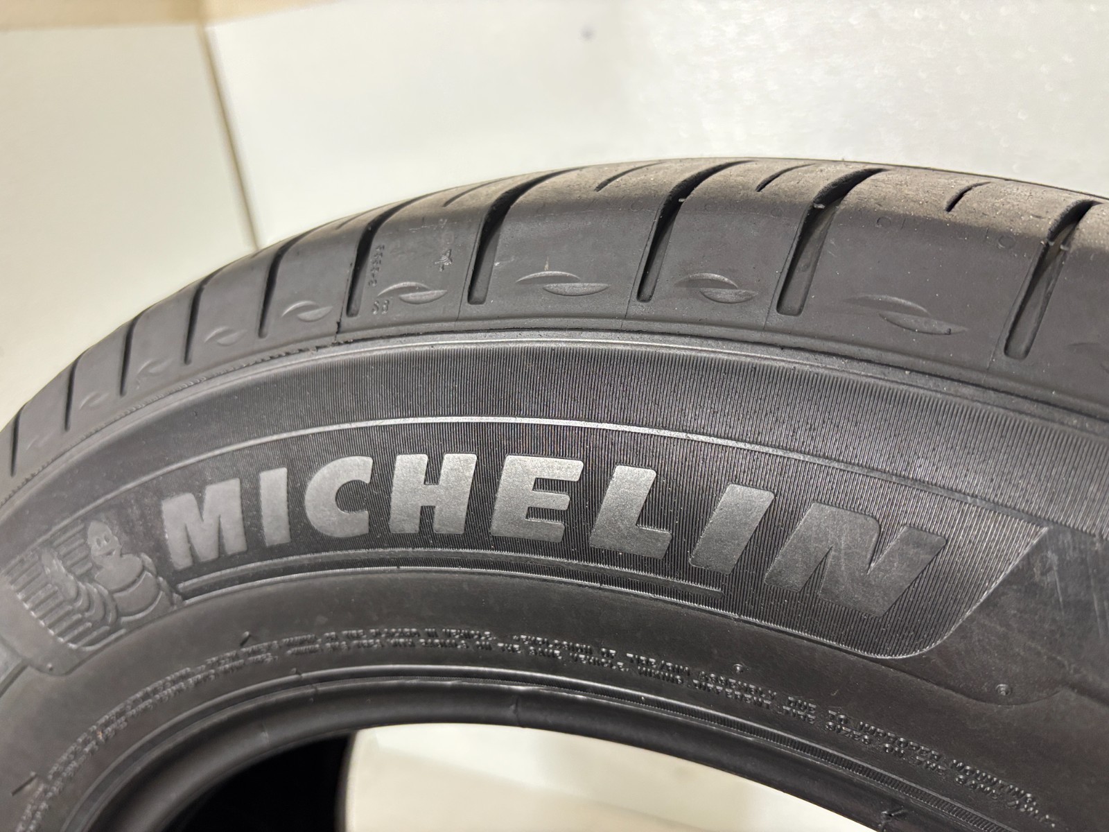 NO SHIPPING ONLY LOCAL PICK UP Set 4 Tires 235 65 18 Michelin Primacy Tour A/s