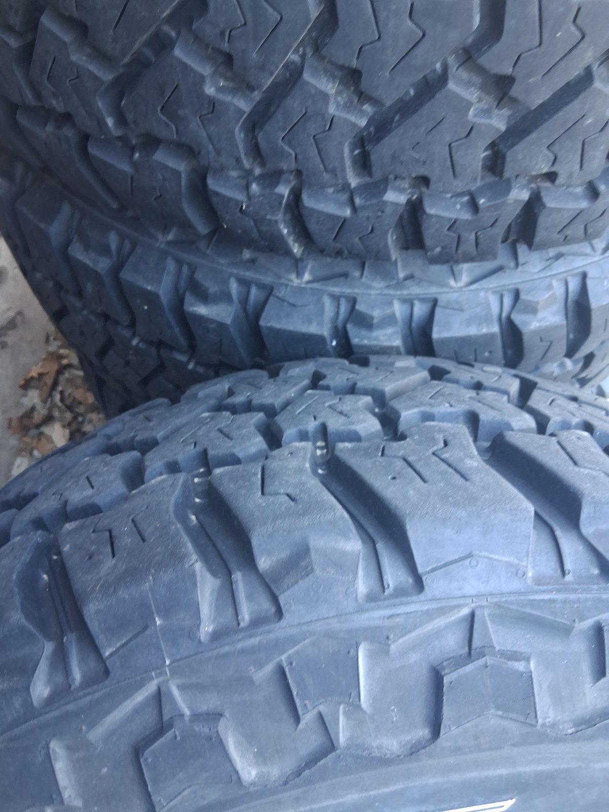 Lt 305/70/16… 6 Lug Chevy .. Only Fits 90s Won’t Fit 2000 And Up