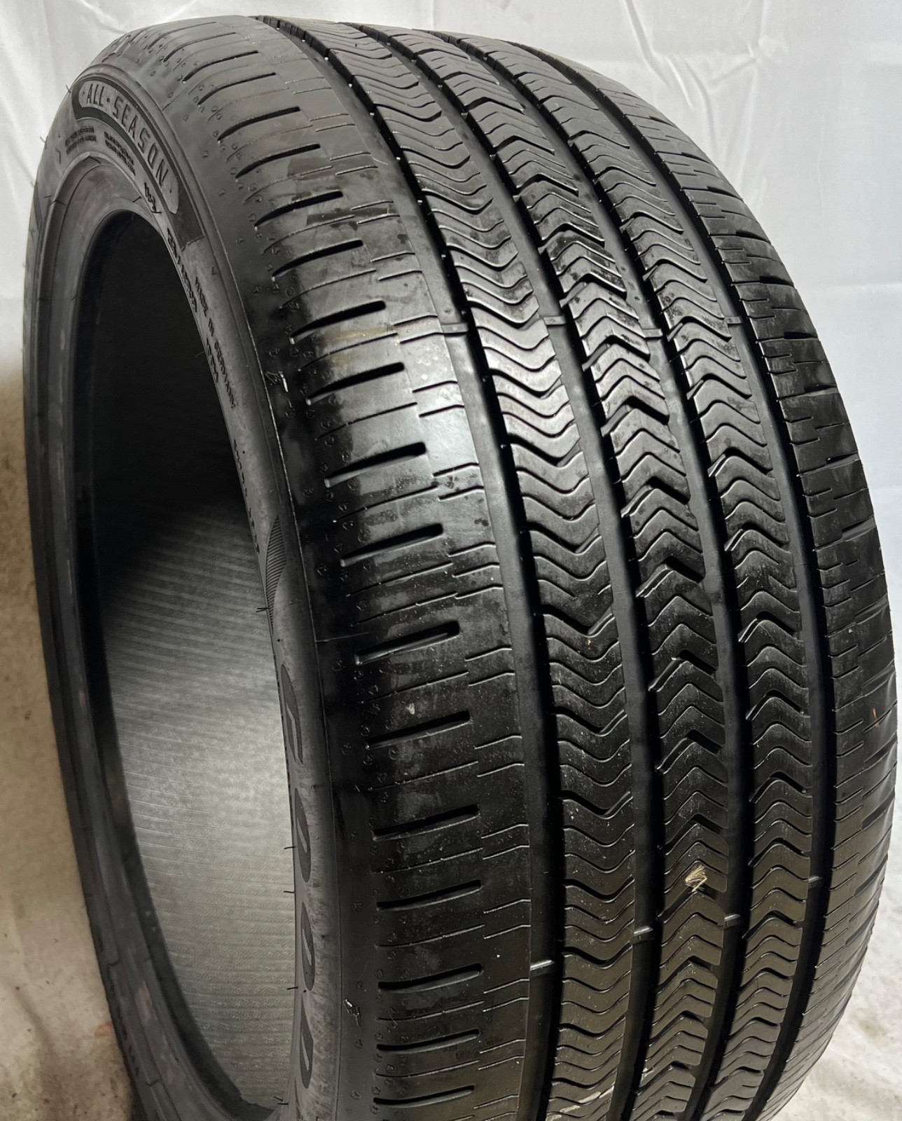 1 – TAKEOFF 255/40R19 XL (100H) Goodyear Eagle Sport (*) BMW OEM – 5032
