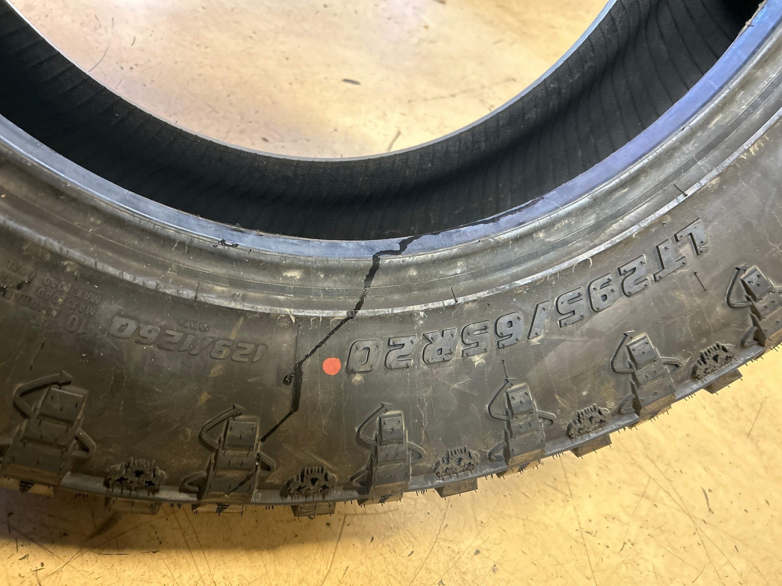 2 RADAR RENAGADE R/T BSW LT 295 65 20 129/126Q 10PLY RUGGED TIRE RASYTH0124