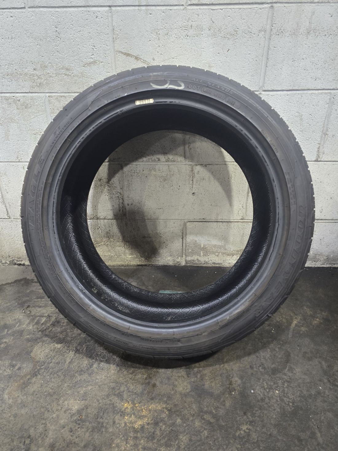 1x P245/40R19 Goodyear Eagle F1 Asymmetric A/S 9/32 94 W Used Tire 2454019