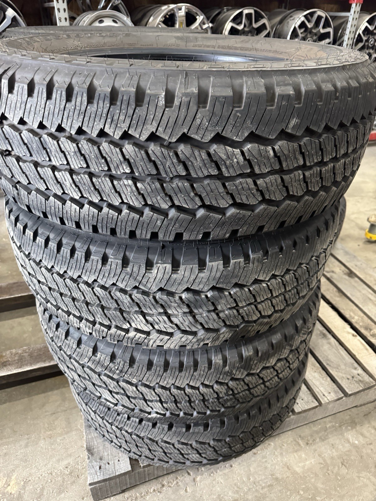 NEW TAKE OFF LT 275/65R20 Bridgestone Dueler A/T RH-S 126/123R