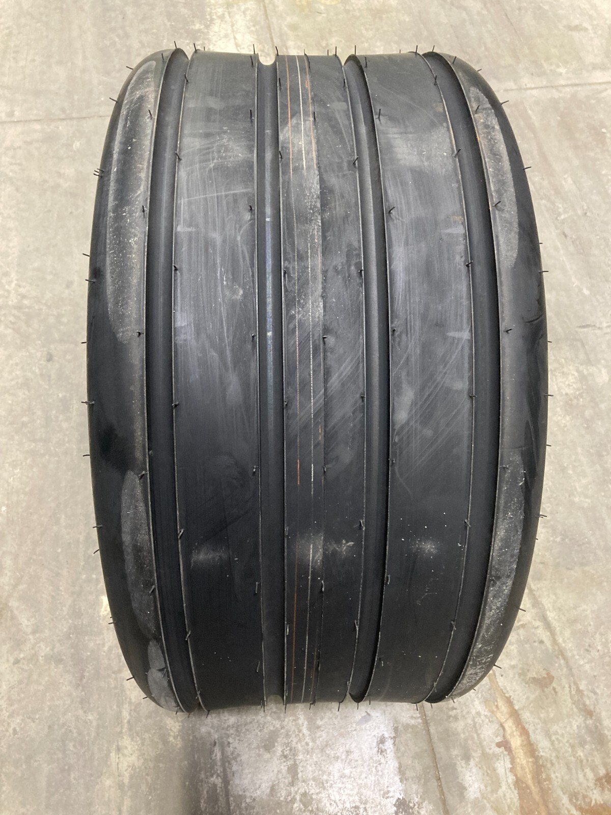 New Tire 31 13.50 15 BKT Rib Implement 12 ply Tubeless HF1 Baler 31×13.50-15