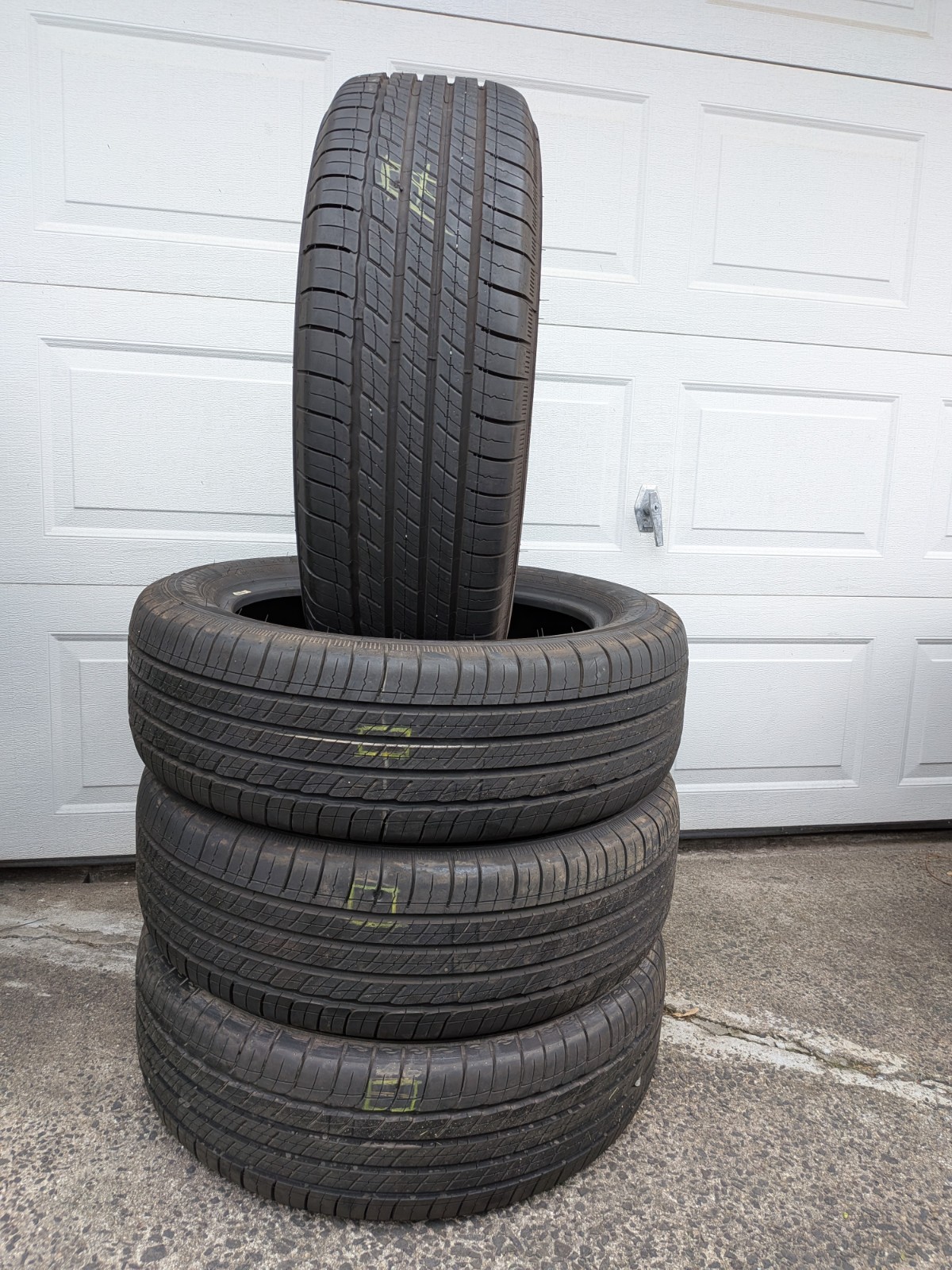 P235 55R 20 Michelin Primacy Tour all season tires (4) Pickup only READ