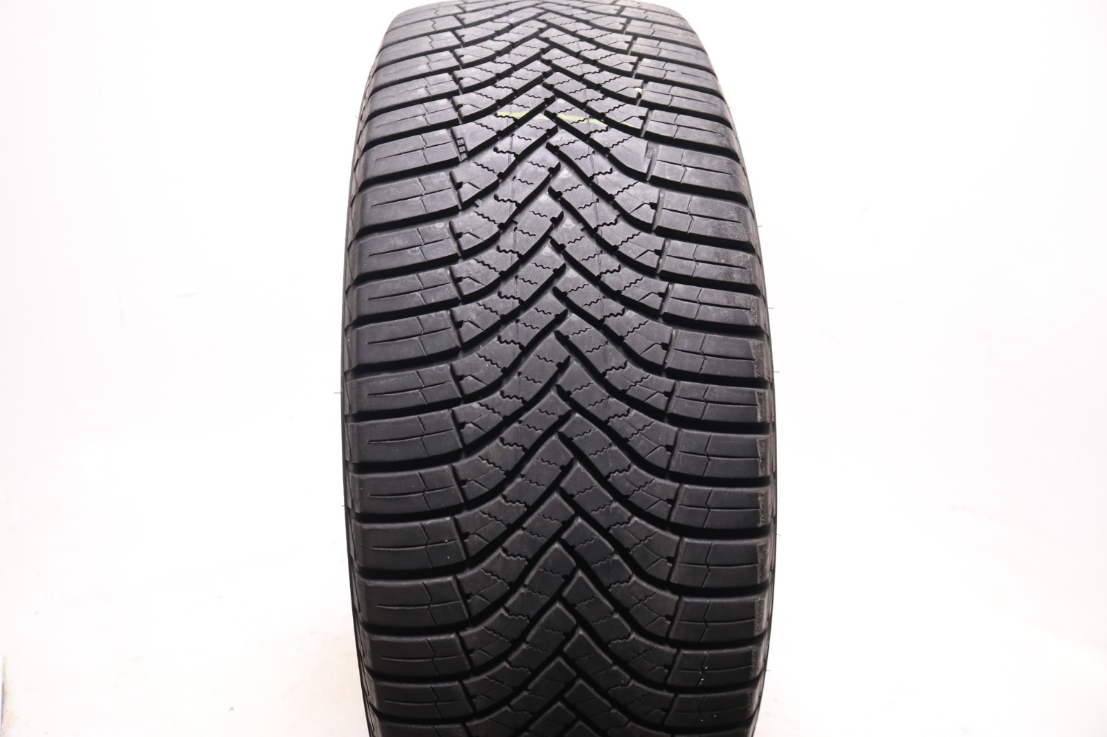 Set of 2 Used 255/55R20 Goodyear Assurance WeatherReady 2 – 110V – 7.5-8.5/32